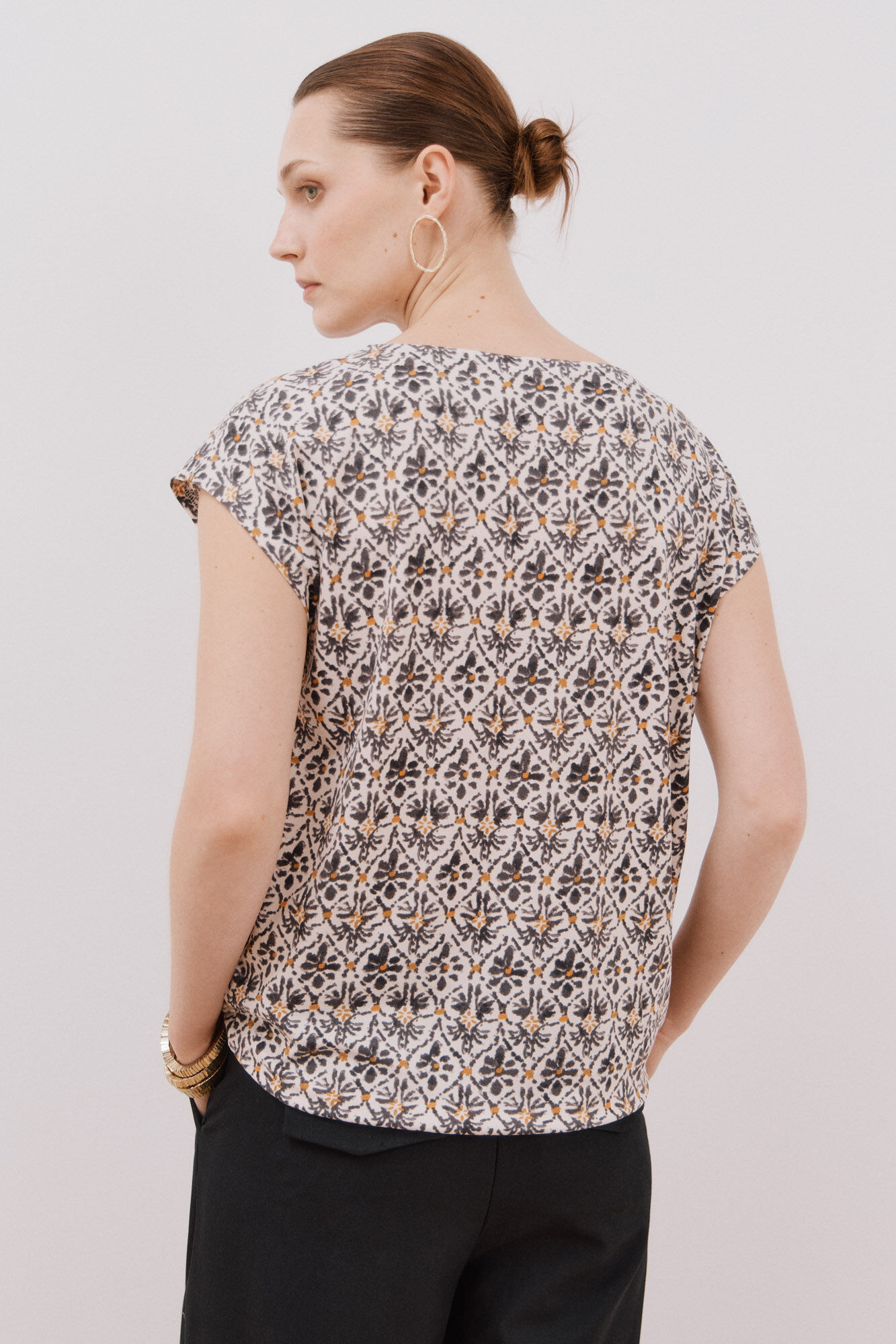 Cortefiel Playera pico con detalle puntilla Estampado blanco