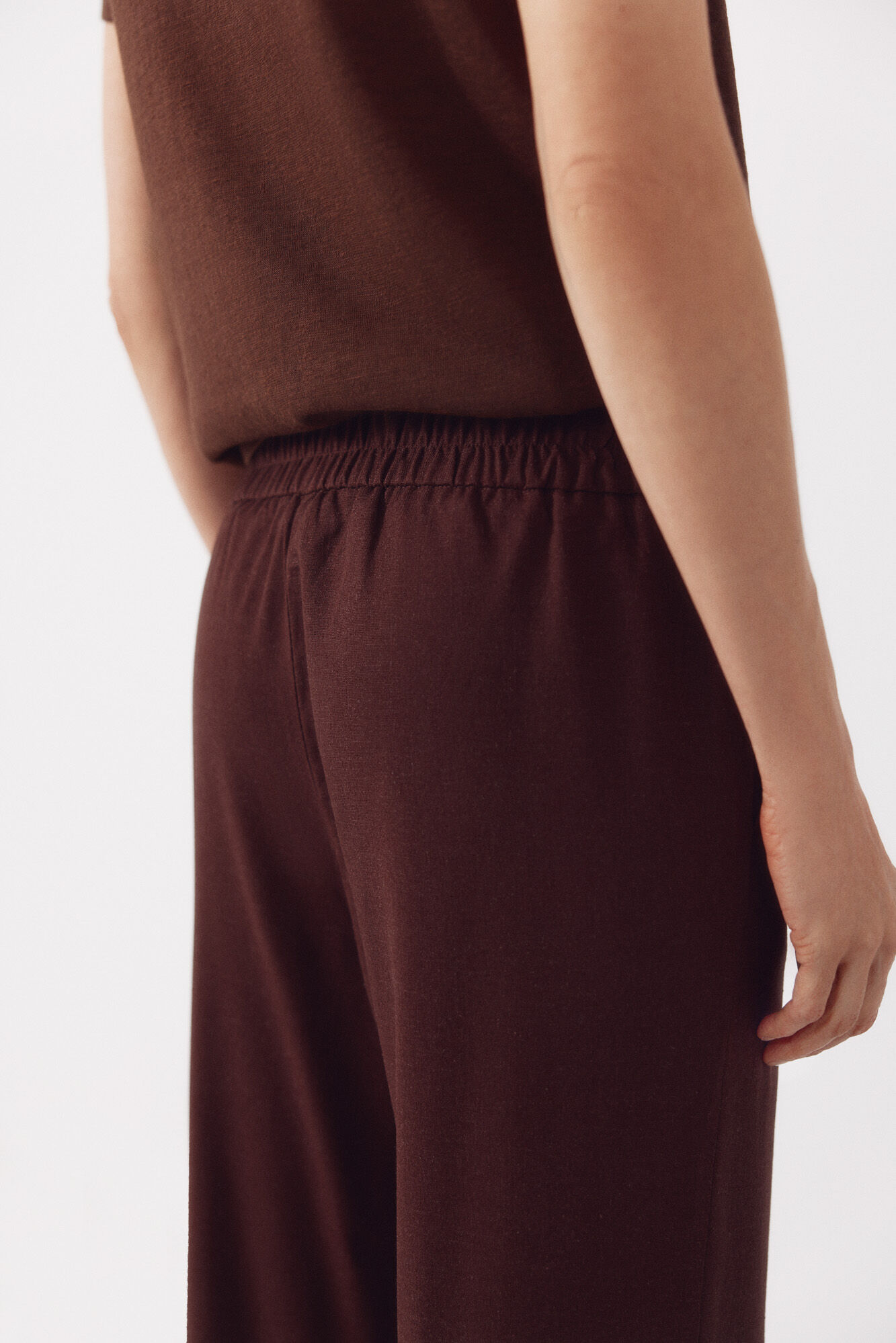 Cortefiel Pantal&oacute;n de lino con botones dorados Marr&oacute;n