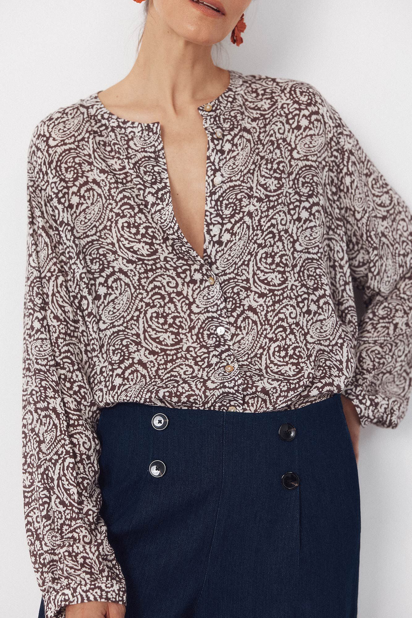 Cortefiel Blusa de cuello redondo Estampado marr&oacute;n