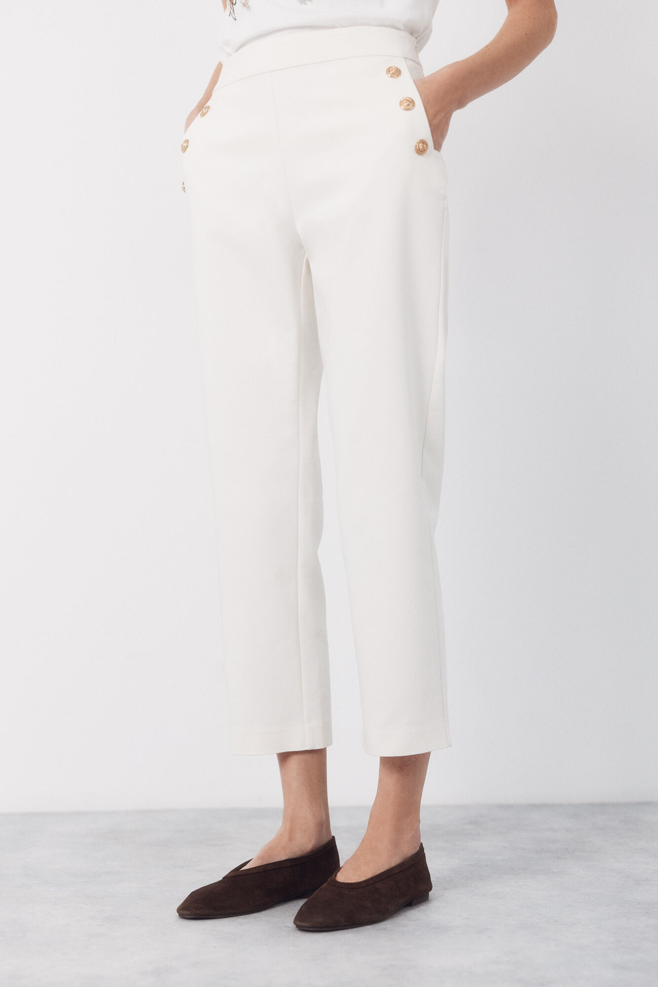 Cortefiel Pantal&oacute;n con botones dorados