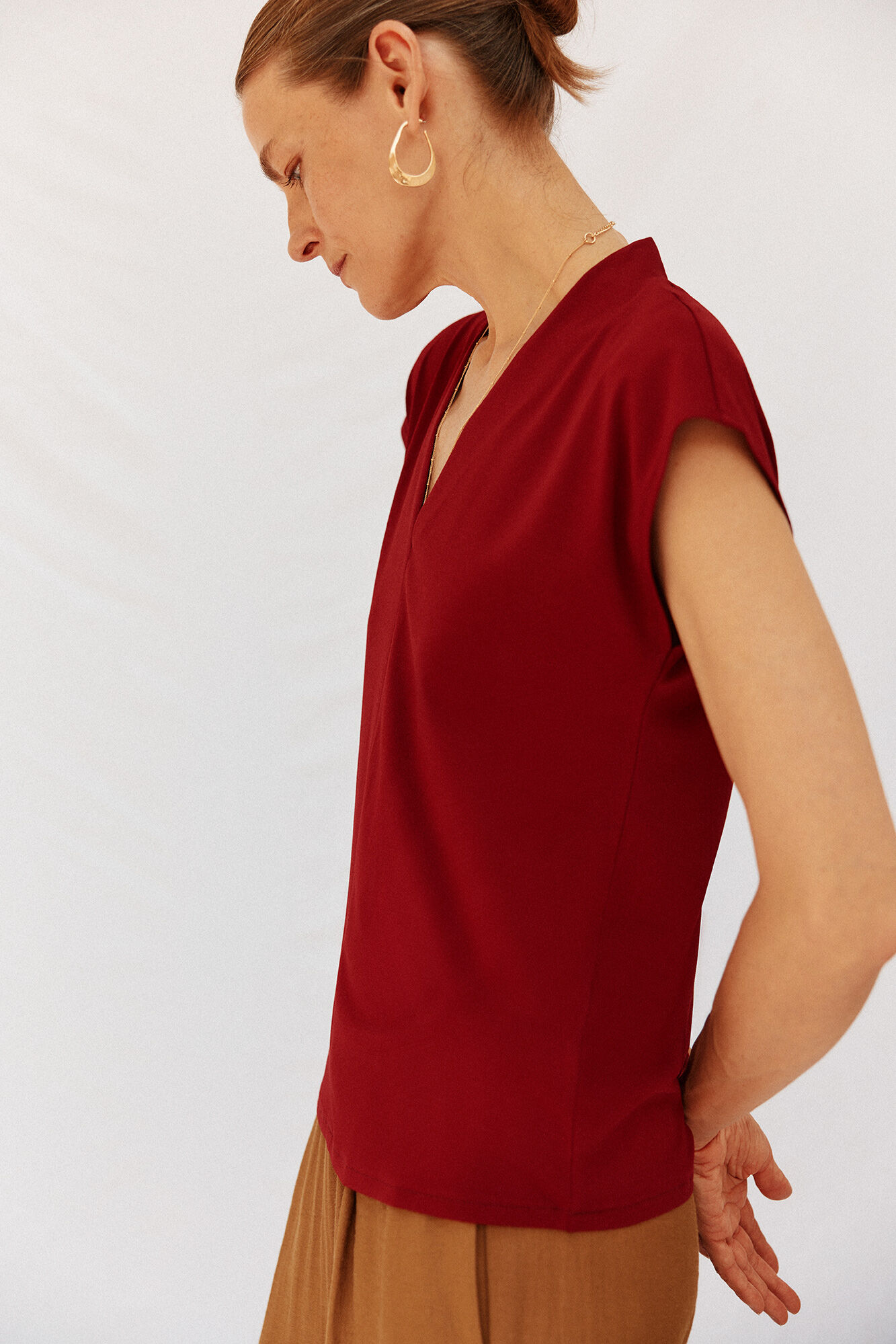 Cortefiel Playera estampada escote pico fruncido Granate