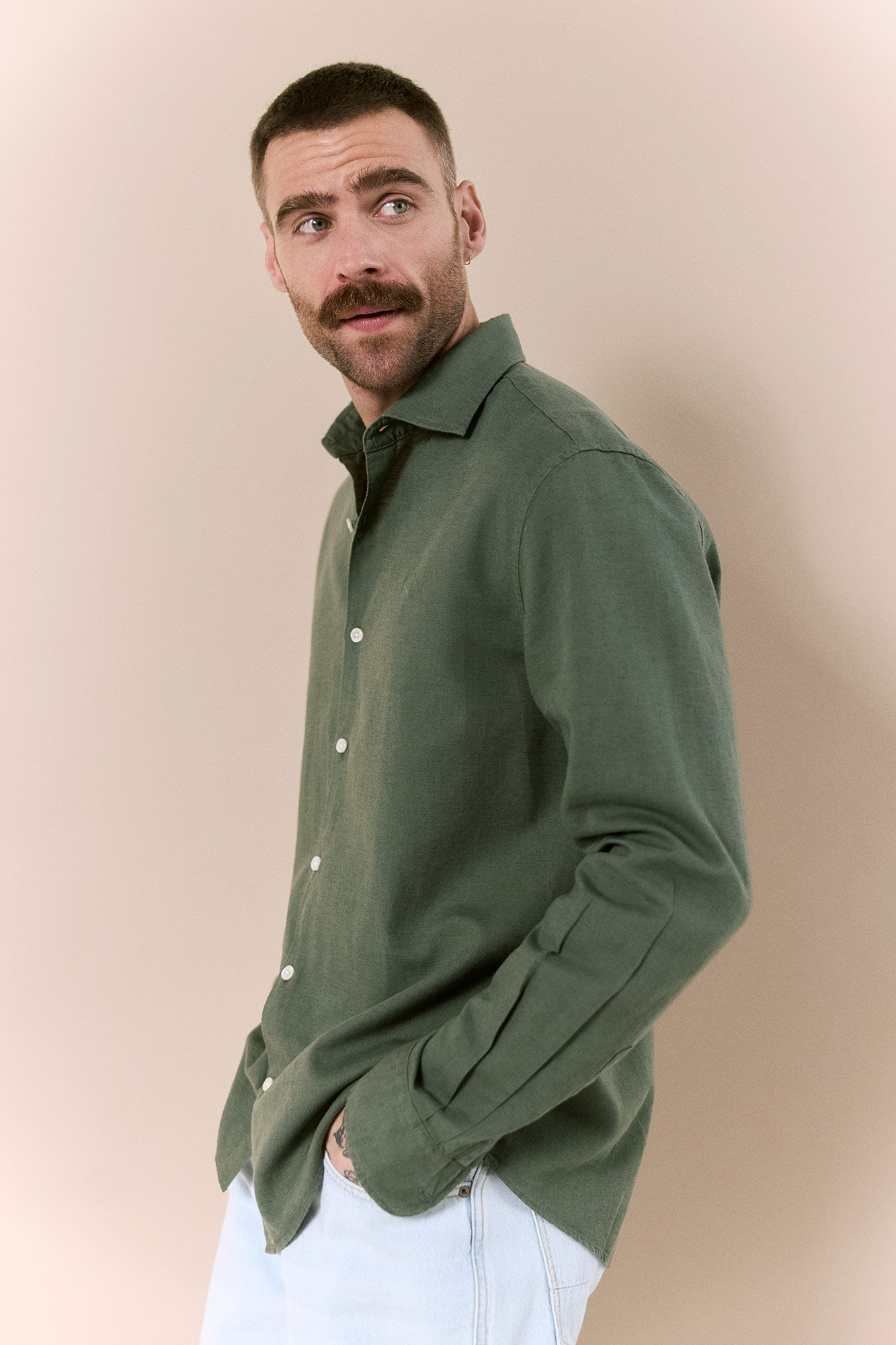 OOTO Camisa algod&oacute;n lino manga larga Kaki
