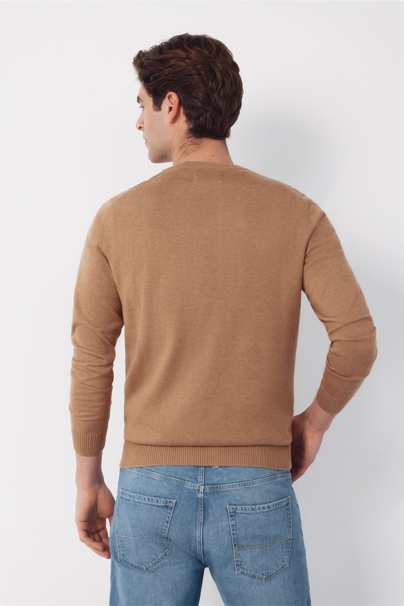 Cortefiel Jersey punto algod&oacute;n cuello pico b&aacute;sico Camel