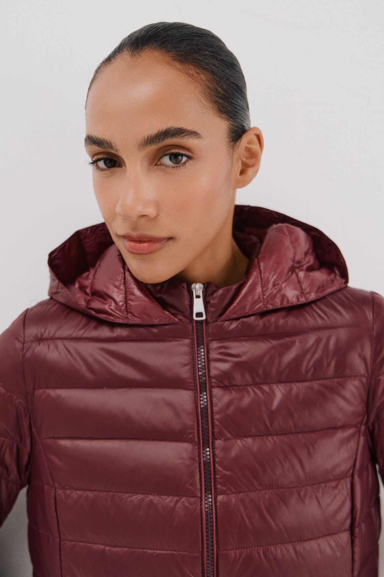 Cortefiel Abrigo largo plumas Vino