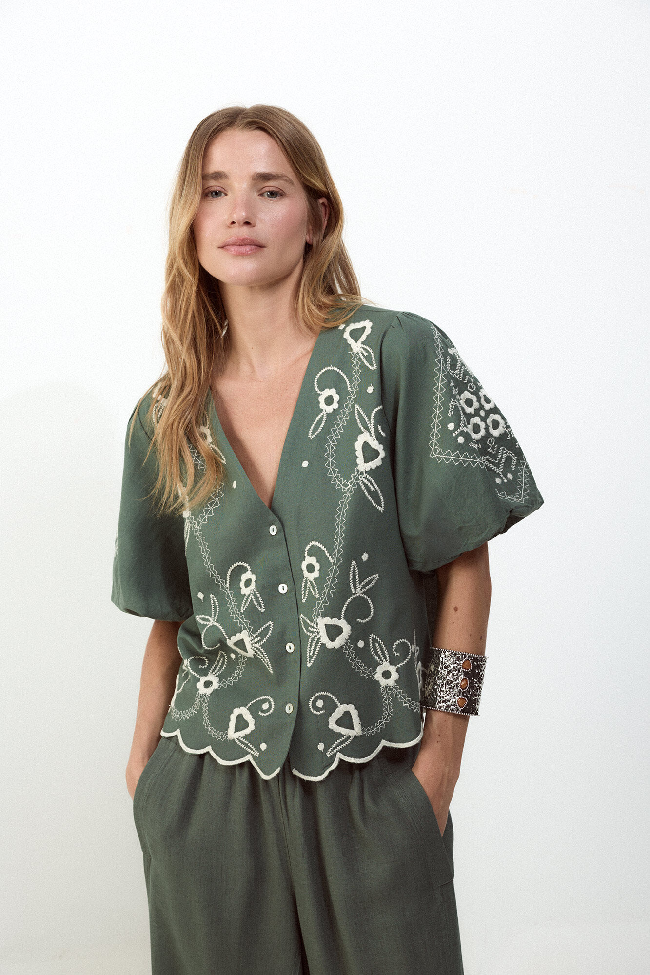 Slowlove Blusa bordado manga farol Kaki