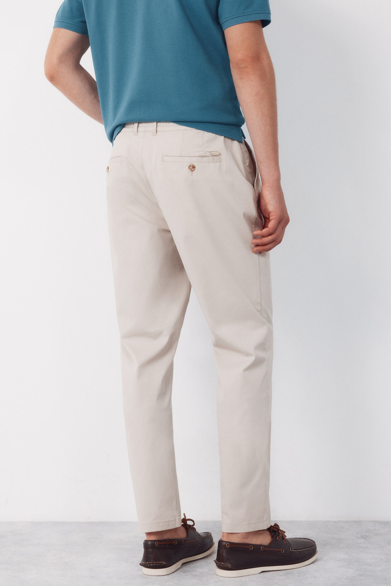 Cortefiel Pantal&oacute;n chino t&eacute;cnico ligero Beige