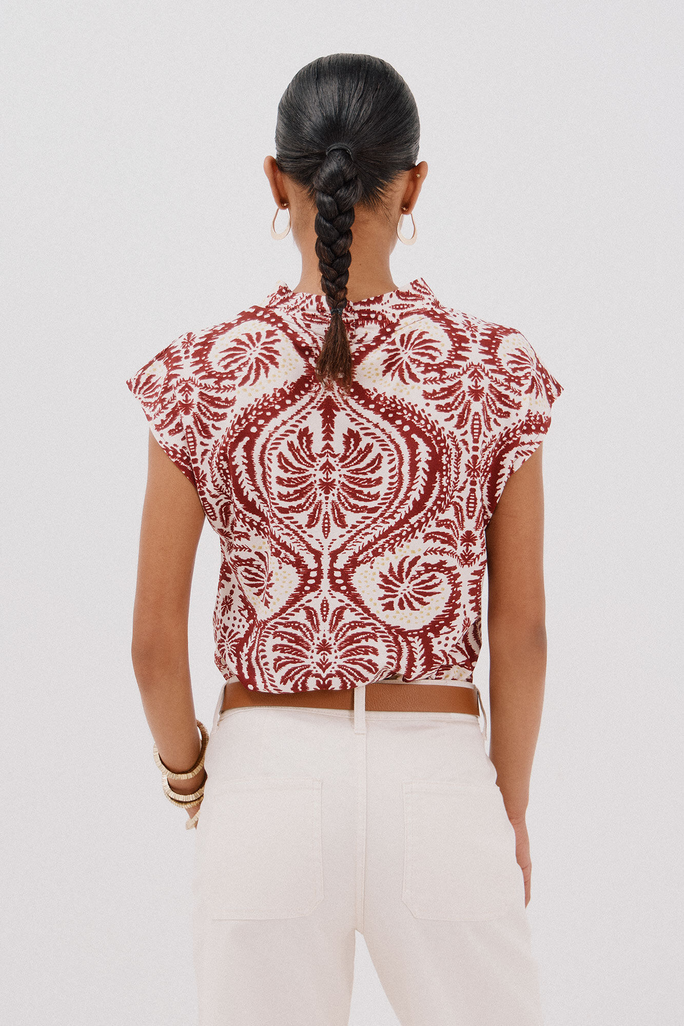 Cortefiel Playera estampada escote pico fruncido Estampado granate