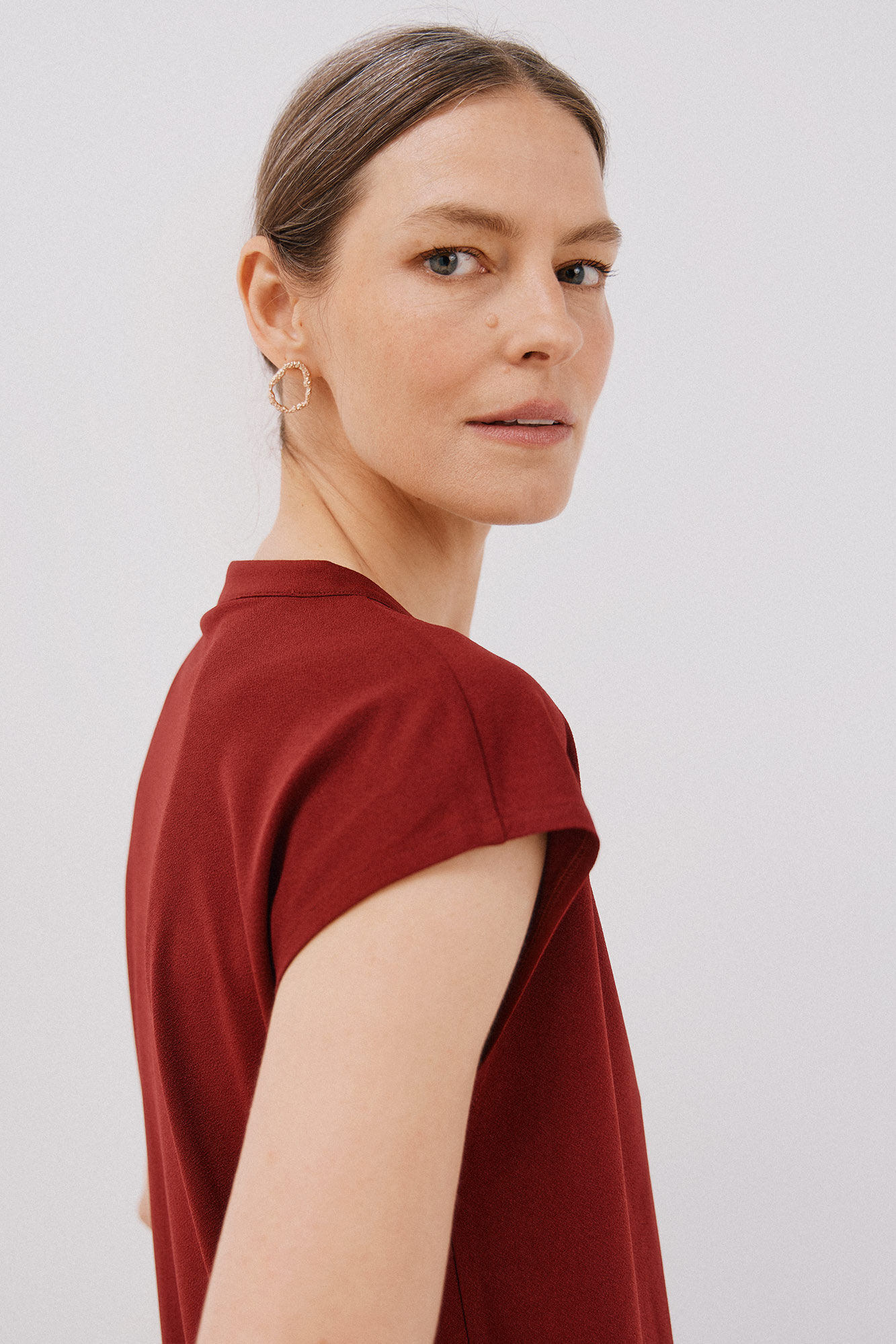 Cortefiel Playera b&aacute;sica sin mangas cuello mao Vino