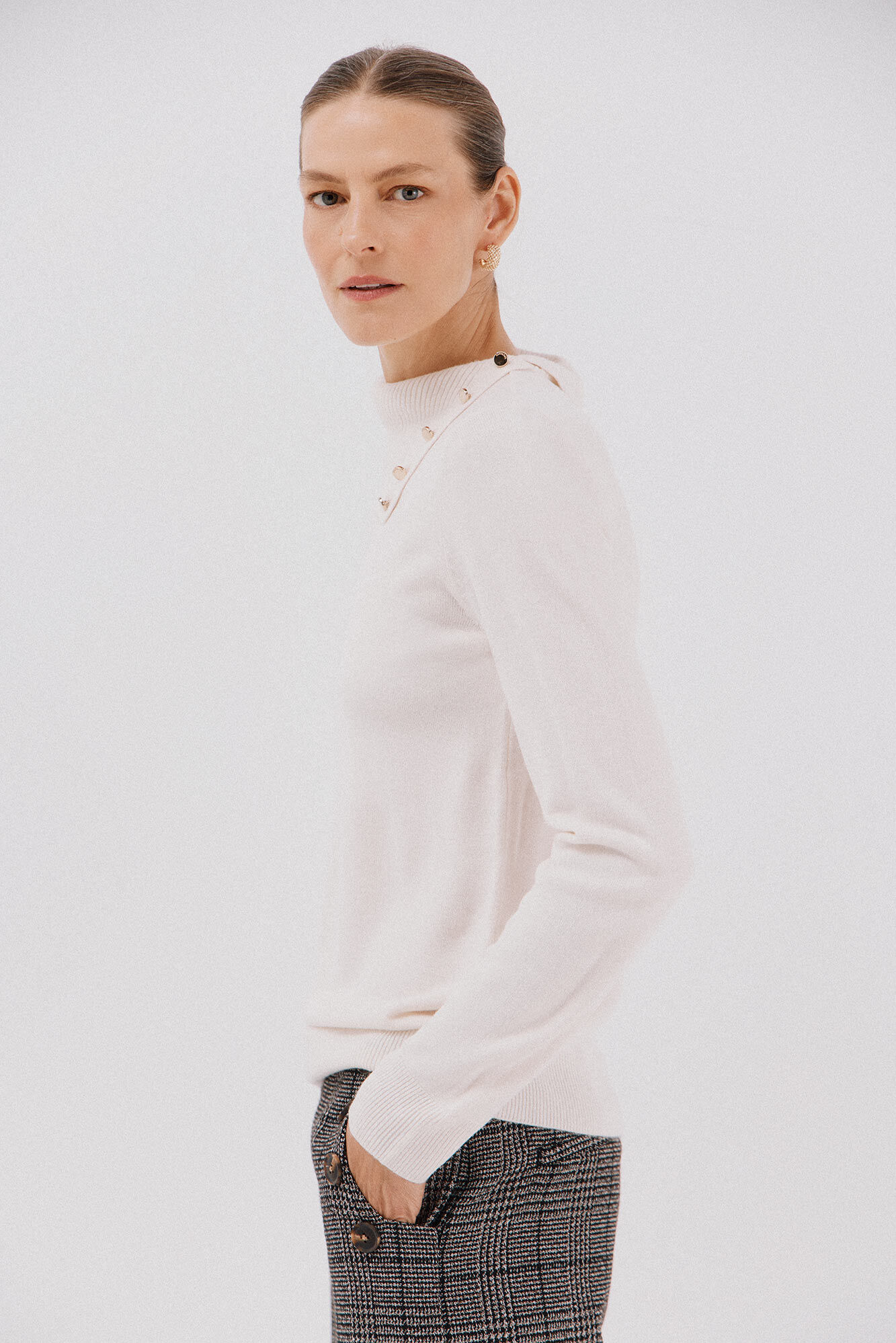 Cortefiel Su&eacute;ter cuello botones Marfil