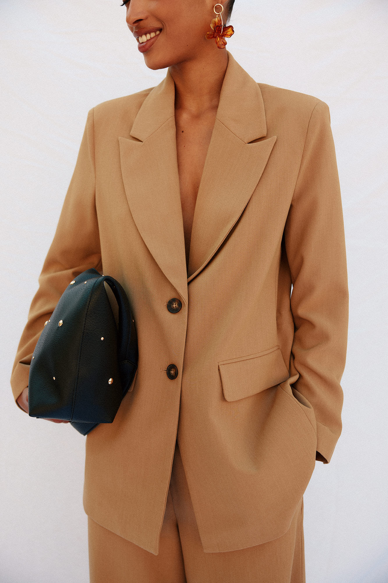 Cortefiel Blazer de cuello solapa con escote pico Beige