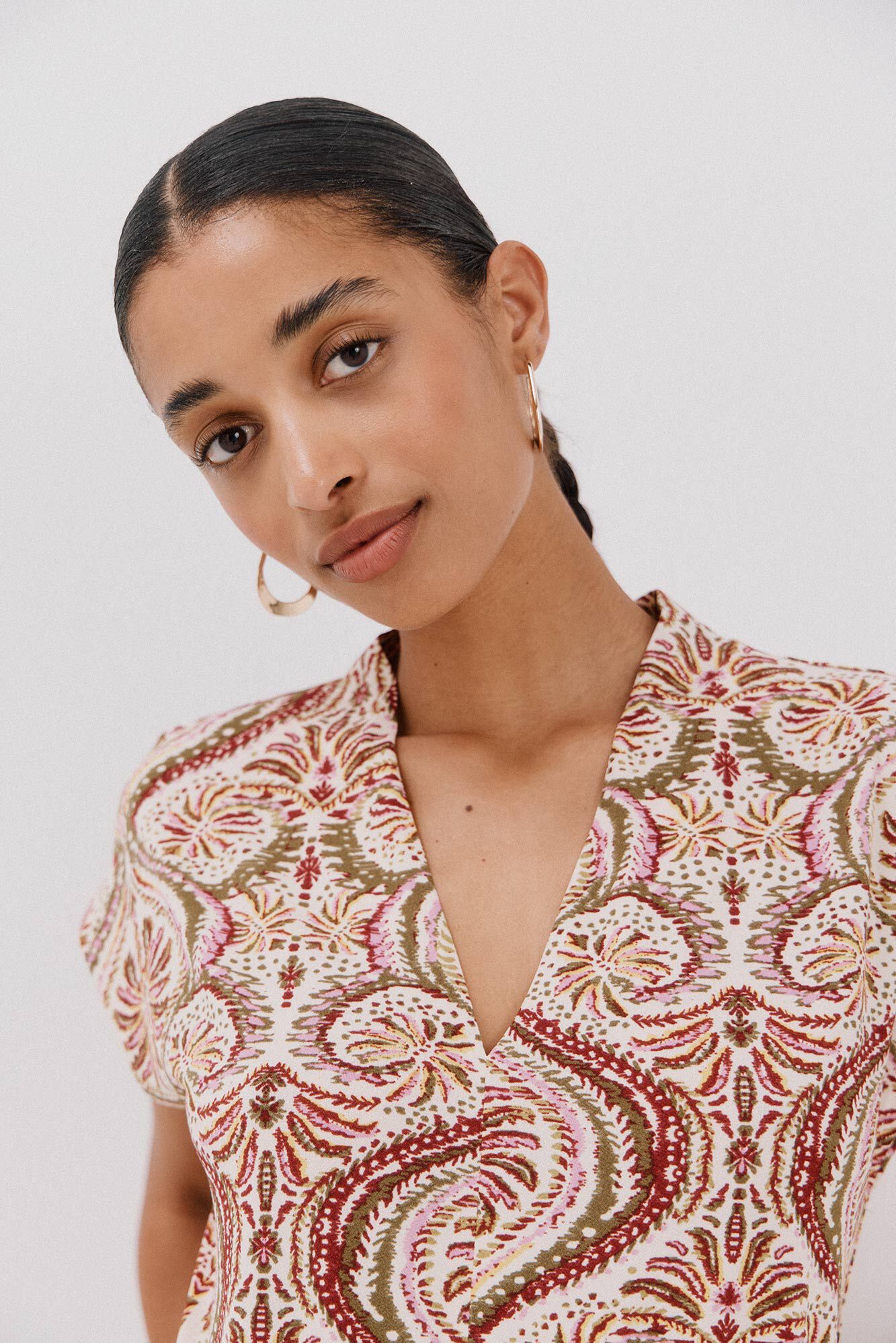 Cortefiel Playera estampada escote pico fruncido Multicolor