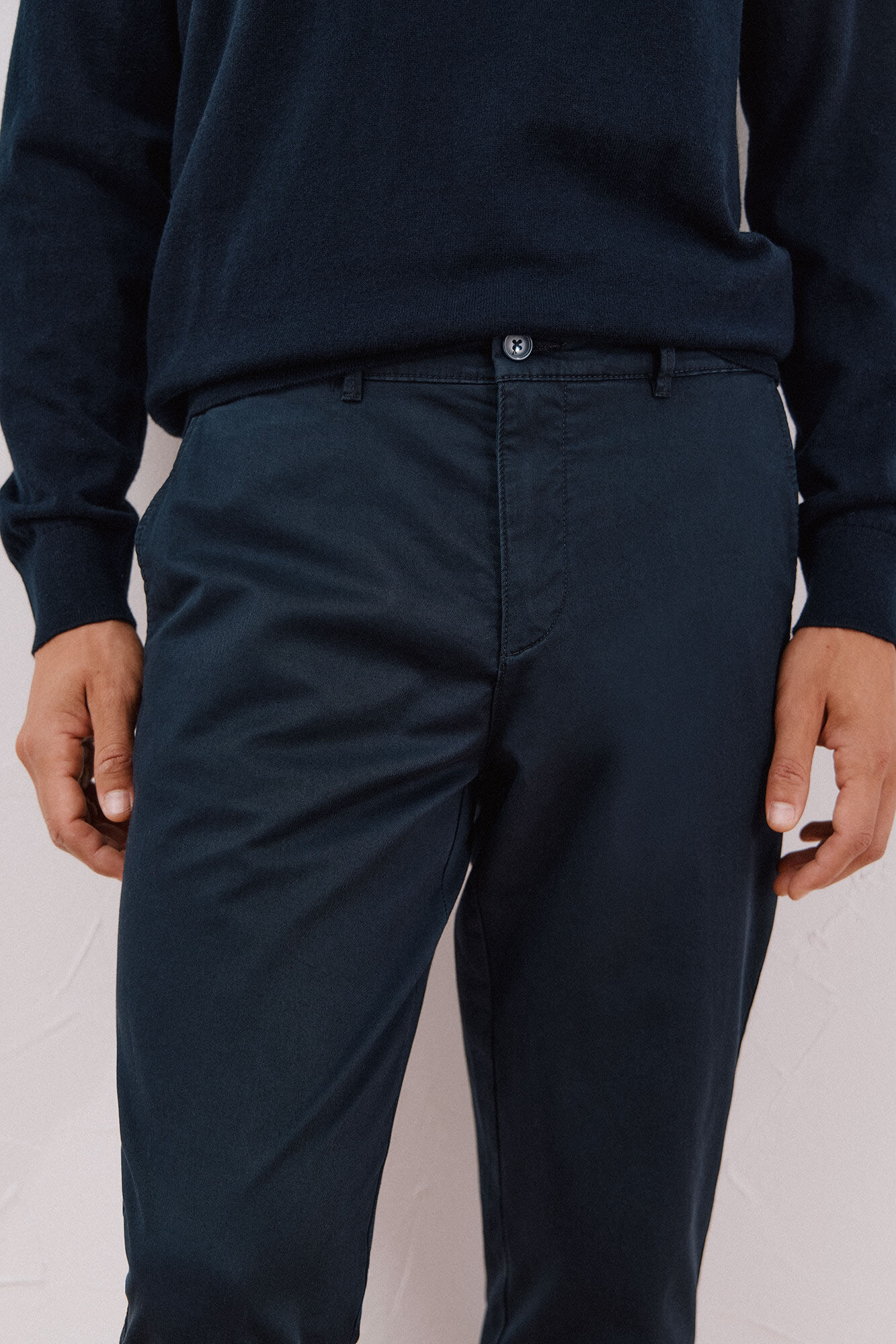 Cortefiel Pantal&oacute;n chino ligero regular fit Azul marino