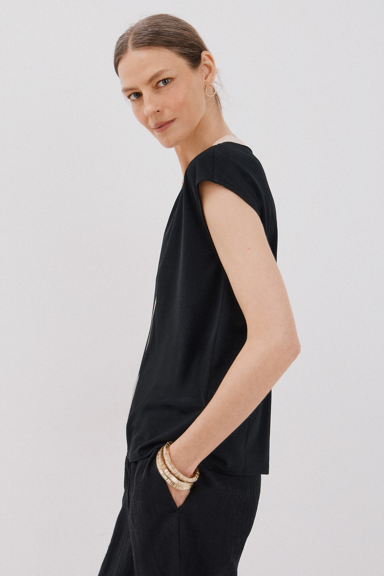 Cortefiel Playera b&aacute;sica sin mangas cuello mao Negro