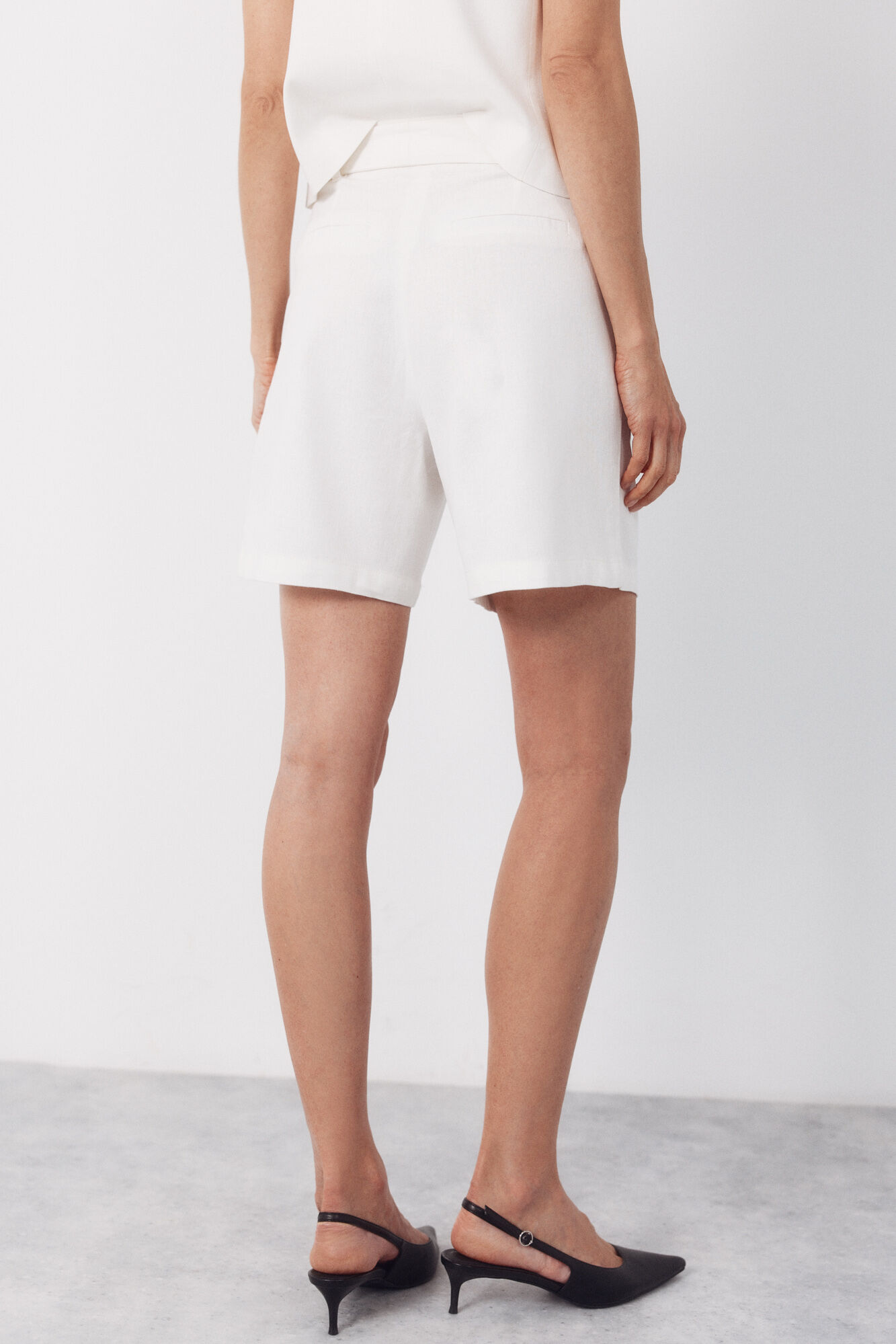 Cortefiel Pantal&oacute;n bermuda de lino Marfil