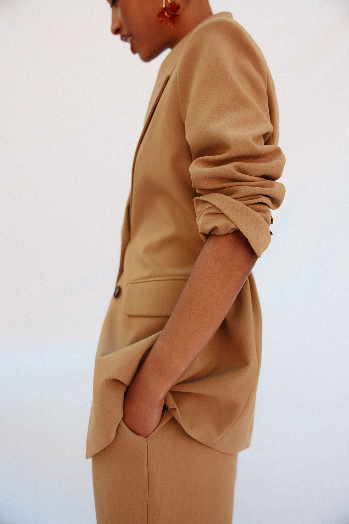 Cortefiel Blazer de cuello solapa con escote pico Beige