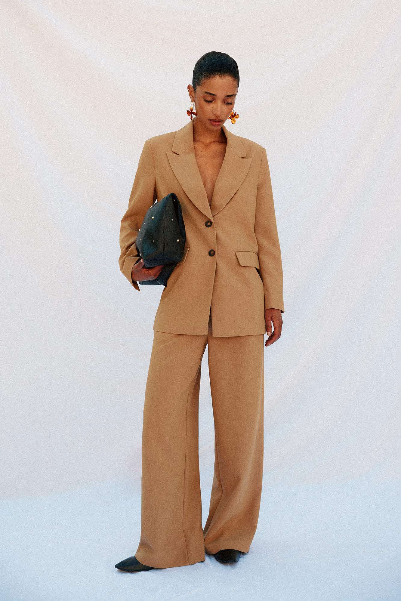 Cortefiel Blazer de cuello solapa con escote pico Beige