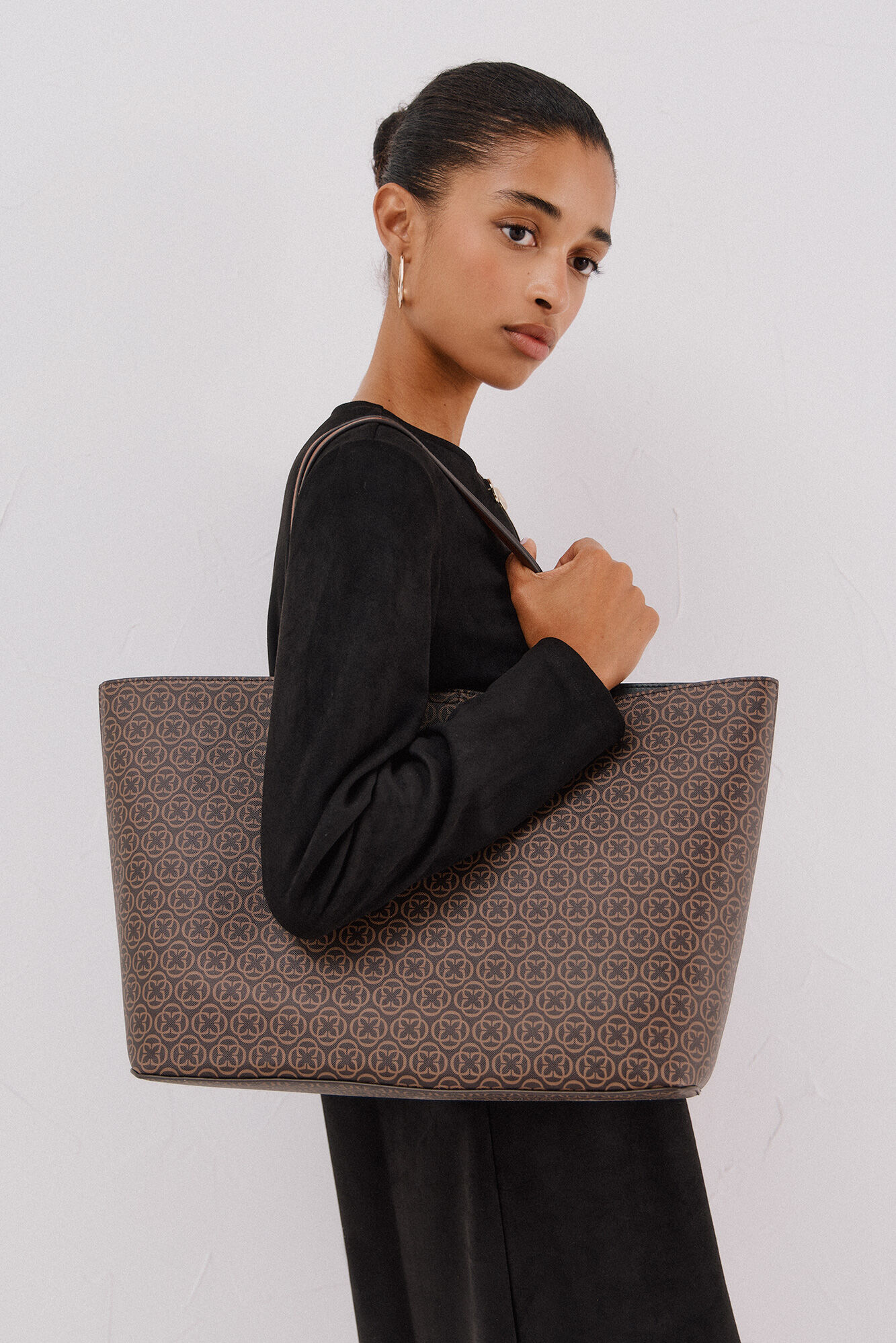 Cortefiel Bolsa shopper monogram Estampado marr&oacute;n