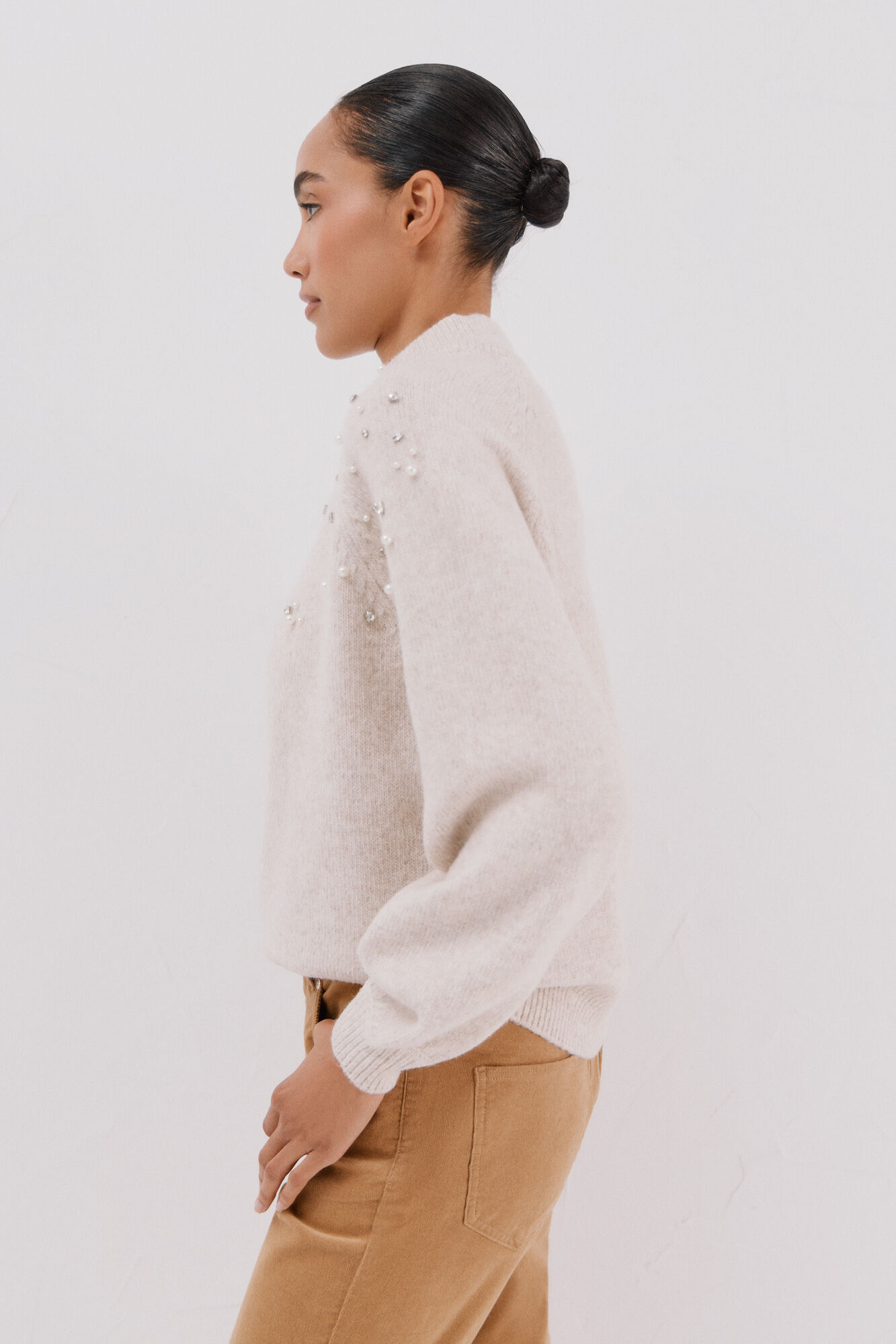 Cortefiel Su&eacute;ter strass y perlas Marfil