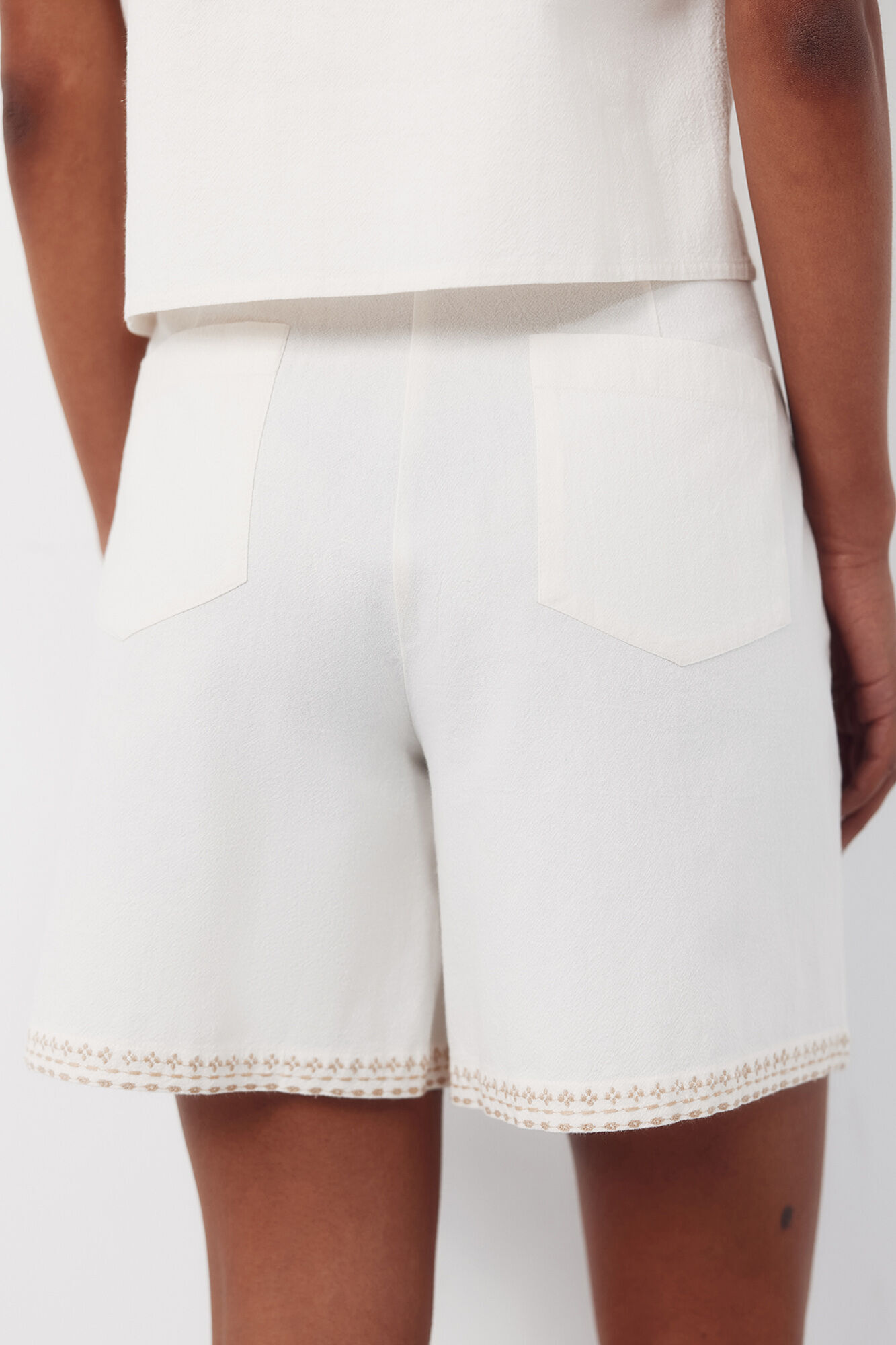 Cortefiel Bermudas bordadas Blanco