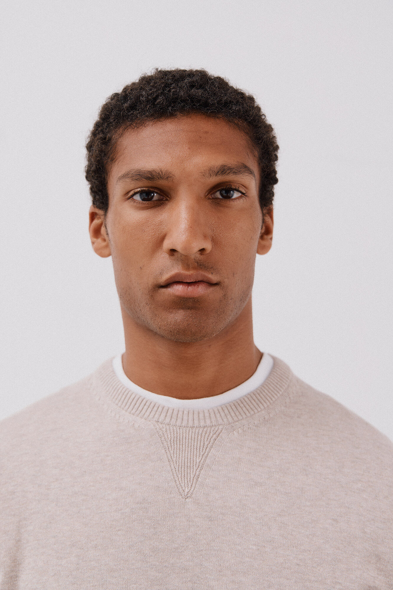 Cortefiel Su&eacute;ter tejido fino algod&oacute;n cuello redondo  Beige