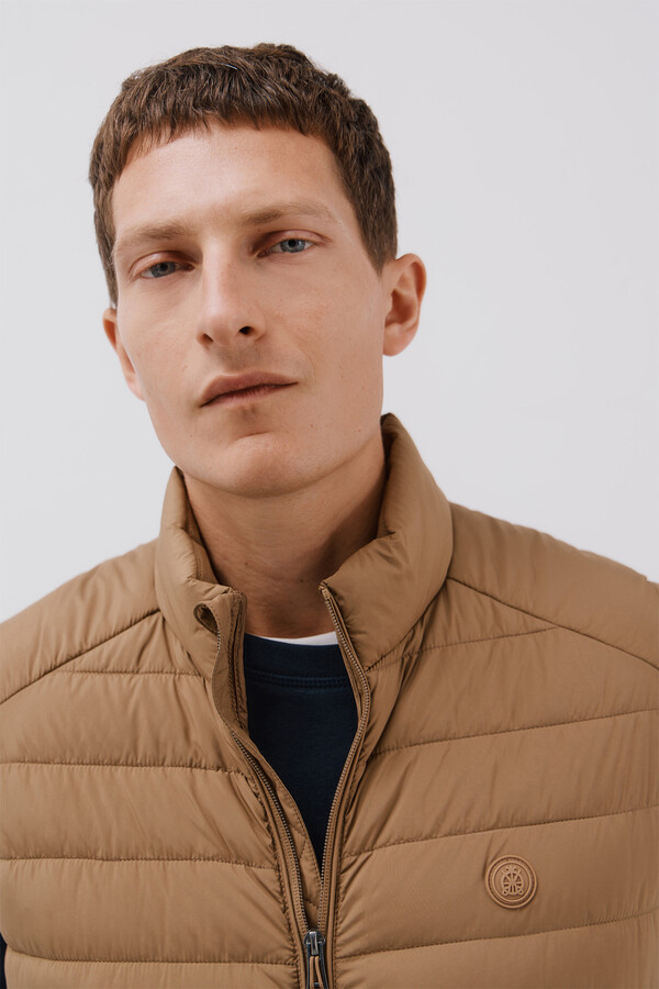 Cortefiel Chaleco acolchado ultralight Beige