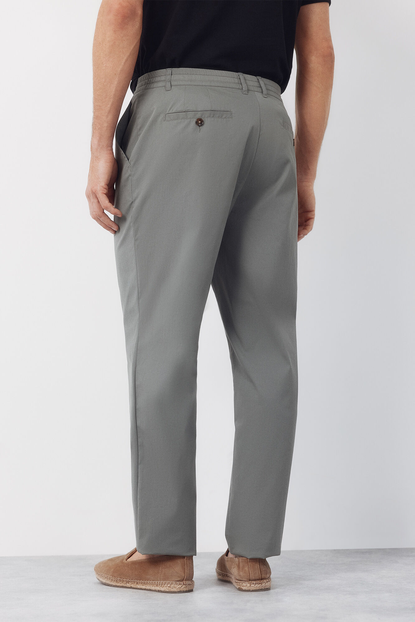 Cortefiel Pantal&oacute;n chino t&eacute;cnico ligero Kaki