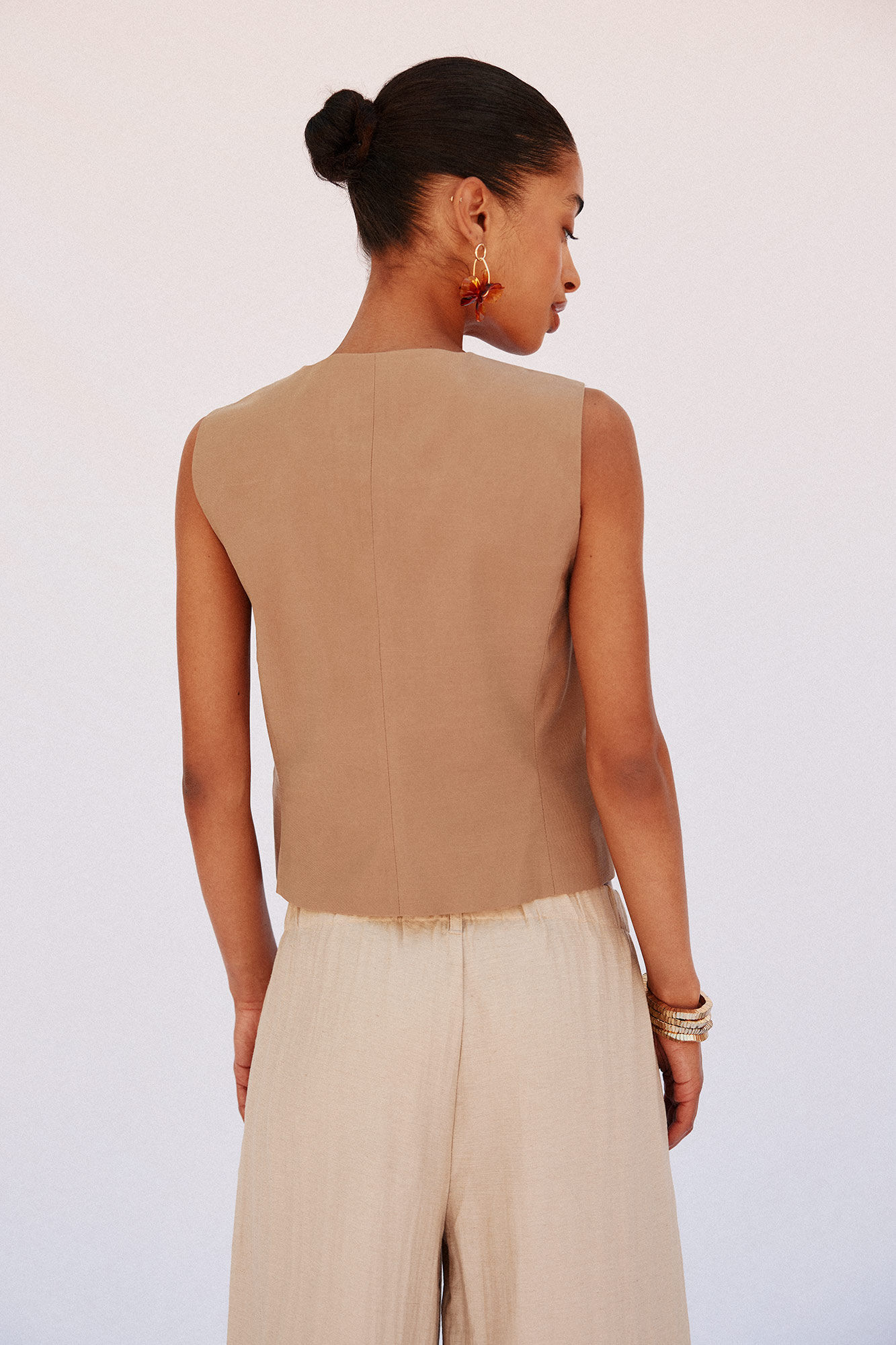 Cortefiel Chaleco de escote pico Beige