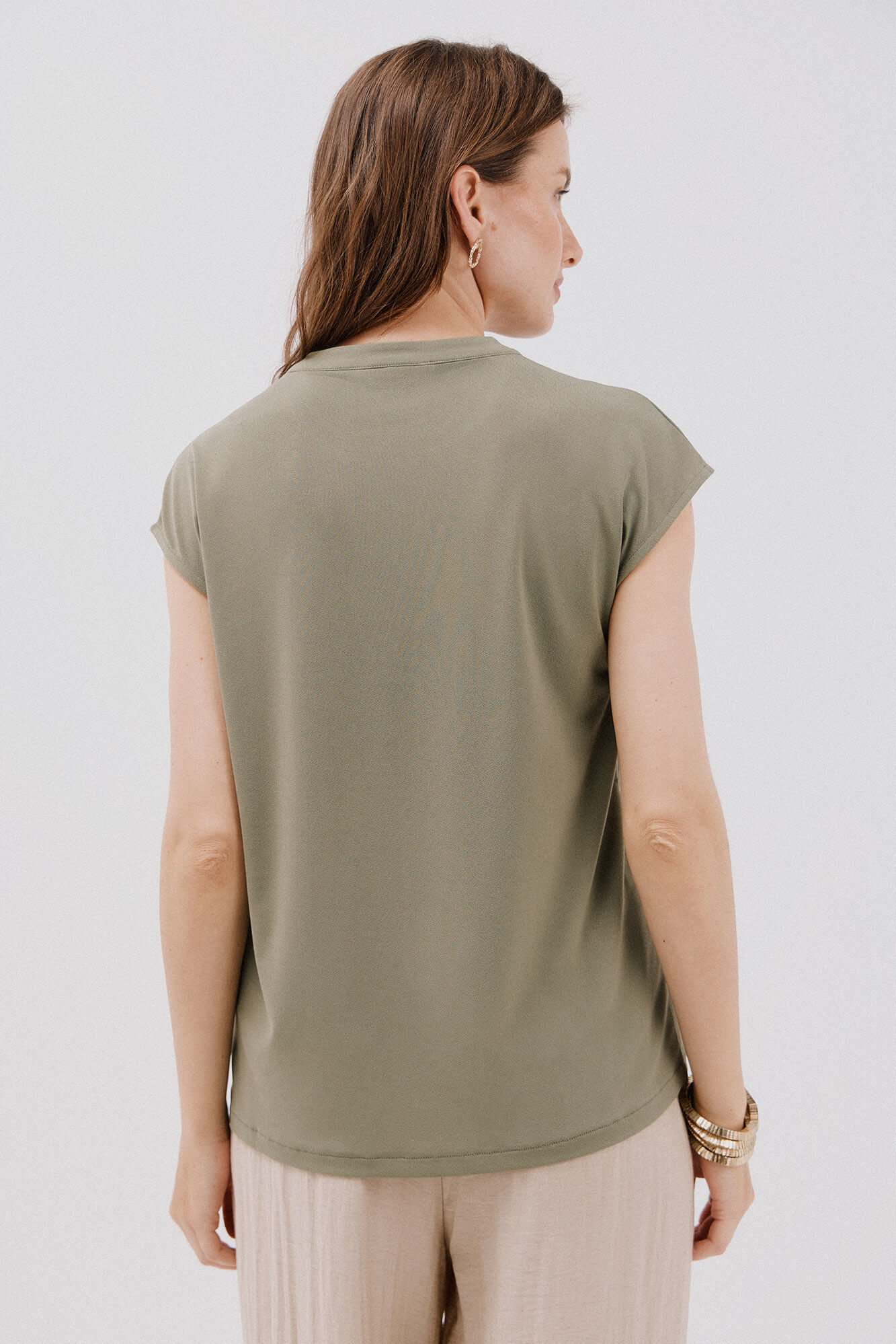 Cortefiel Playera b&aacute;sica cuello mao desmentido Kaki