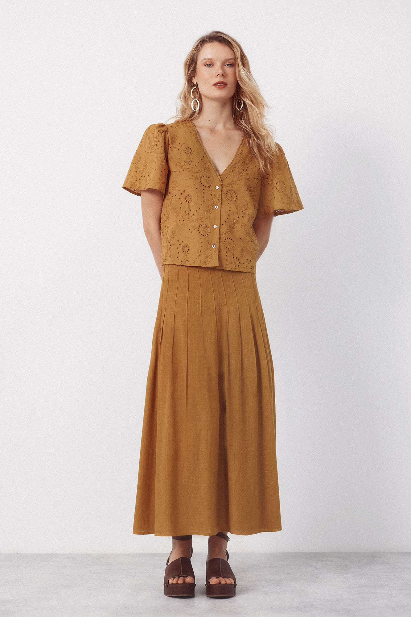 Cortefiel Blusa con bordados