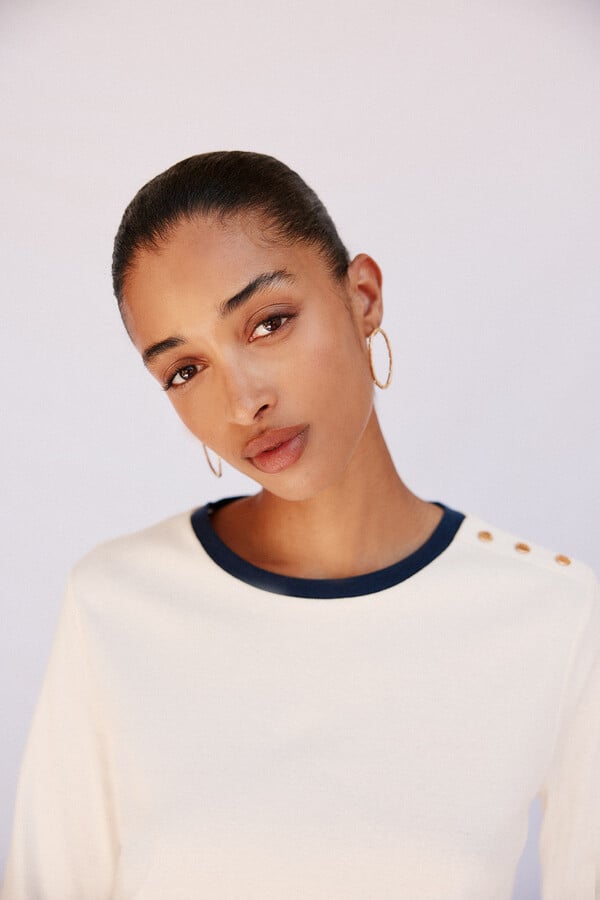 Cortefiel Playera básica botones dorados Marfil