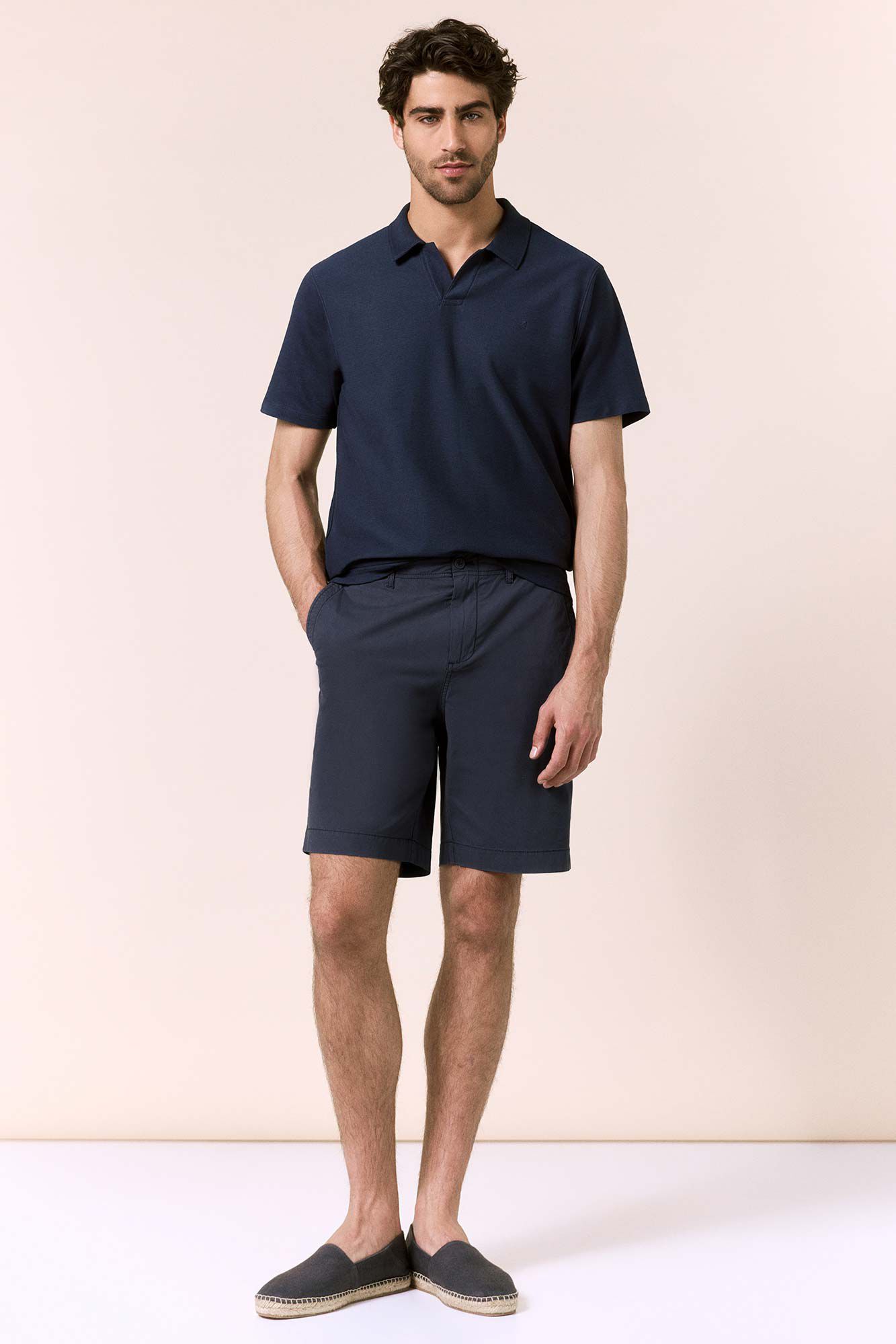 OOTO Polo piqu&eacute; cuello en V Azul marino