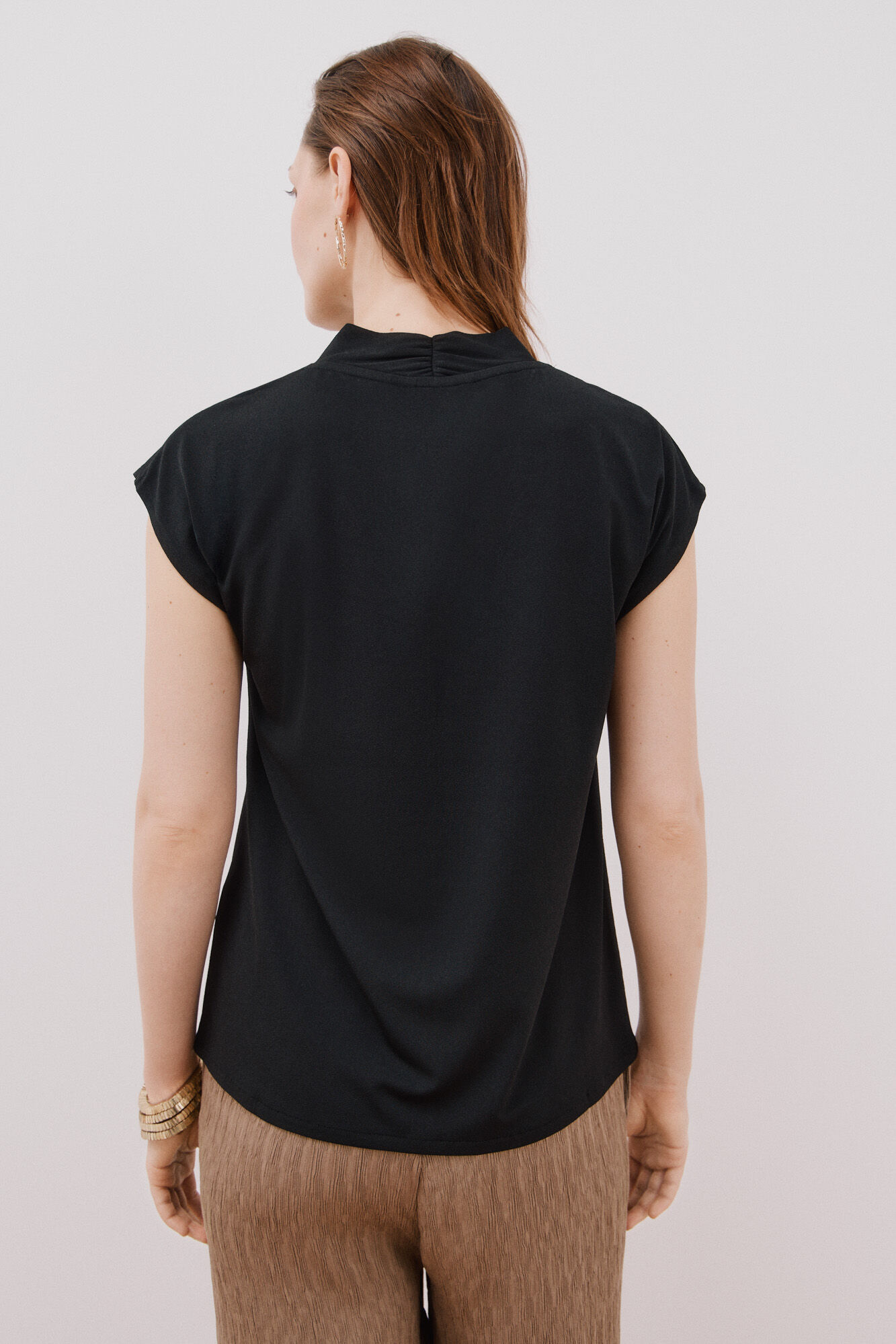 Cortefiel Playera estampada con escote en pico fruncido Negro