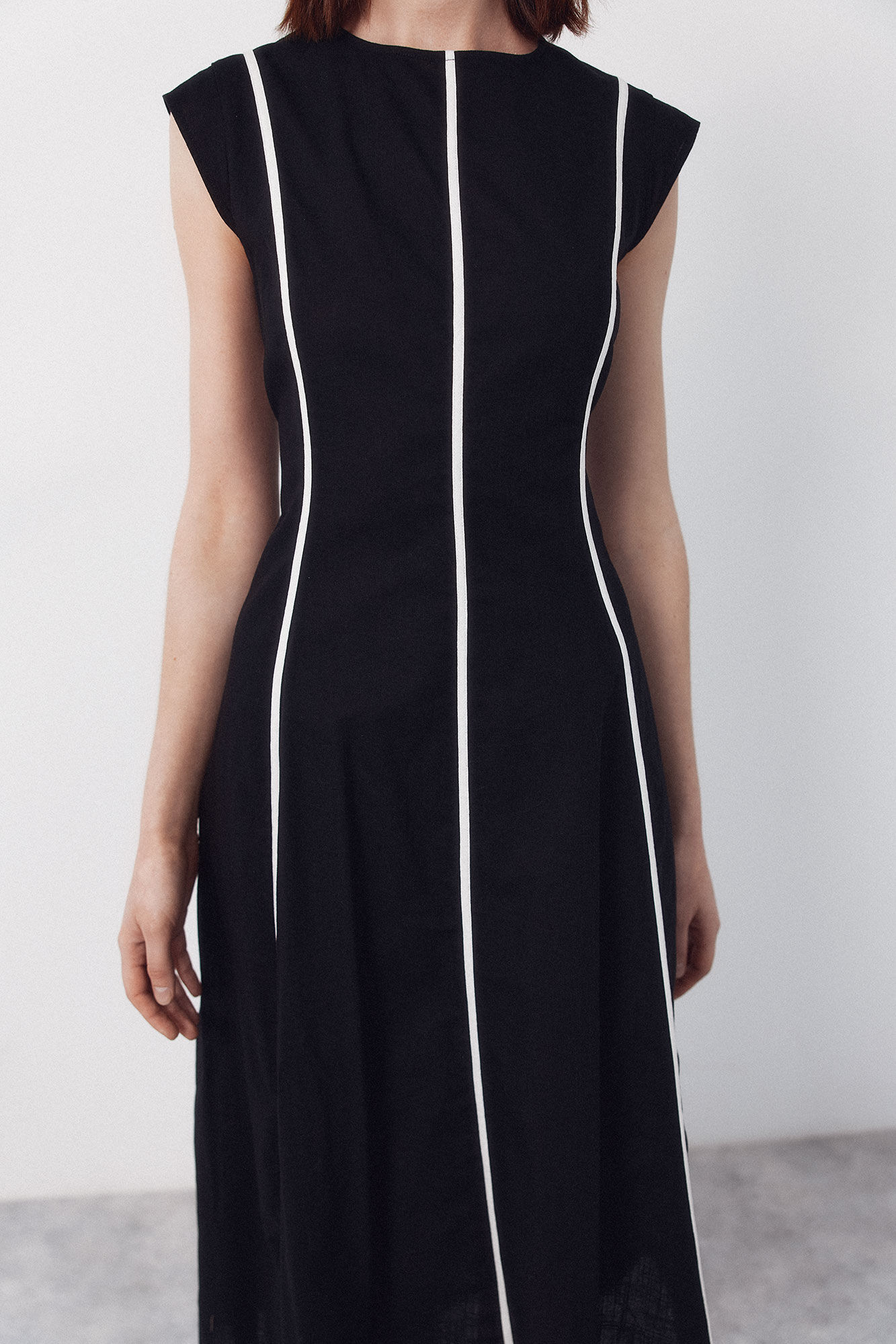 Cortefiel Vestido con contrastes Negro