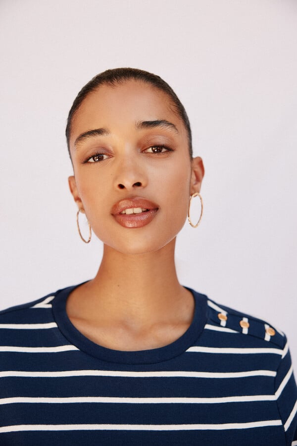 Cortefiel Playera básica botones dorados Estampado azul