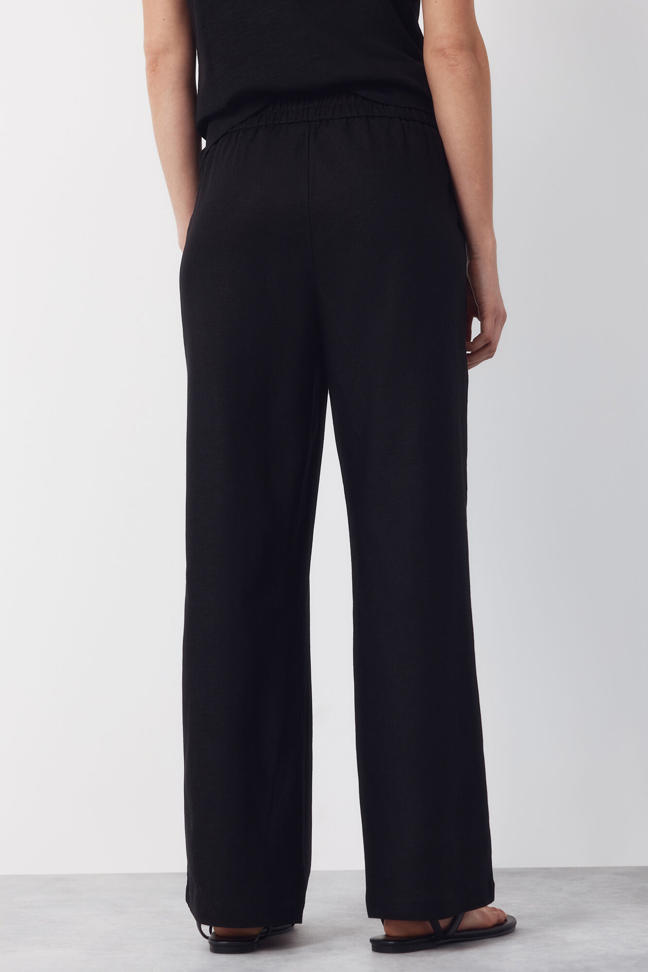 Cortefiel Pantal&oacute;n de lino con botones dorados Negro
