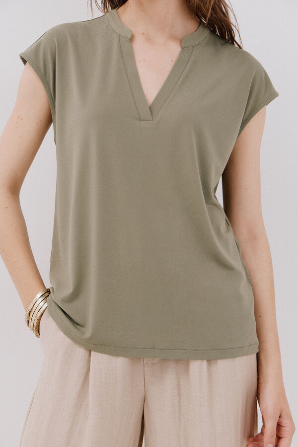 Cortefiel Playera básica cuello mao desmentido Kaki