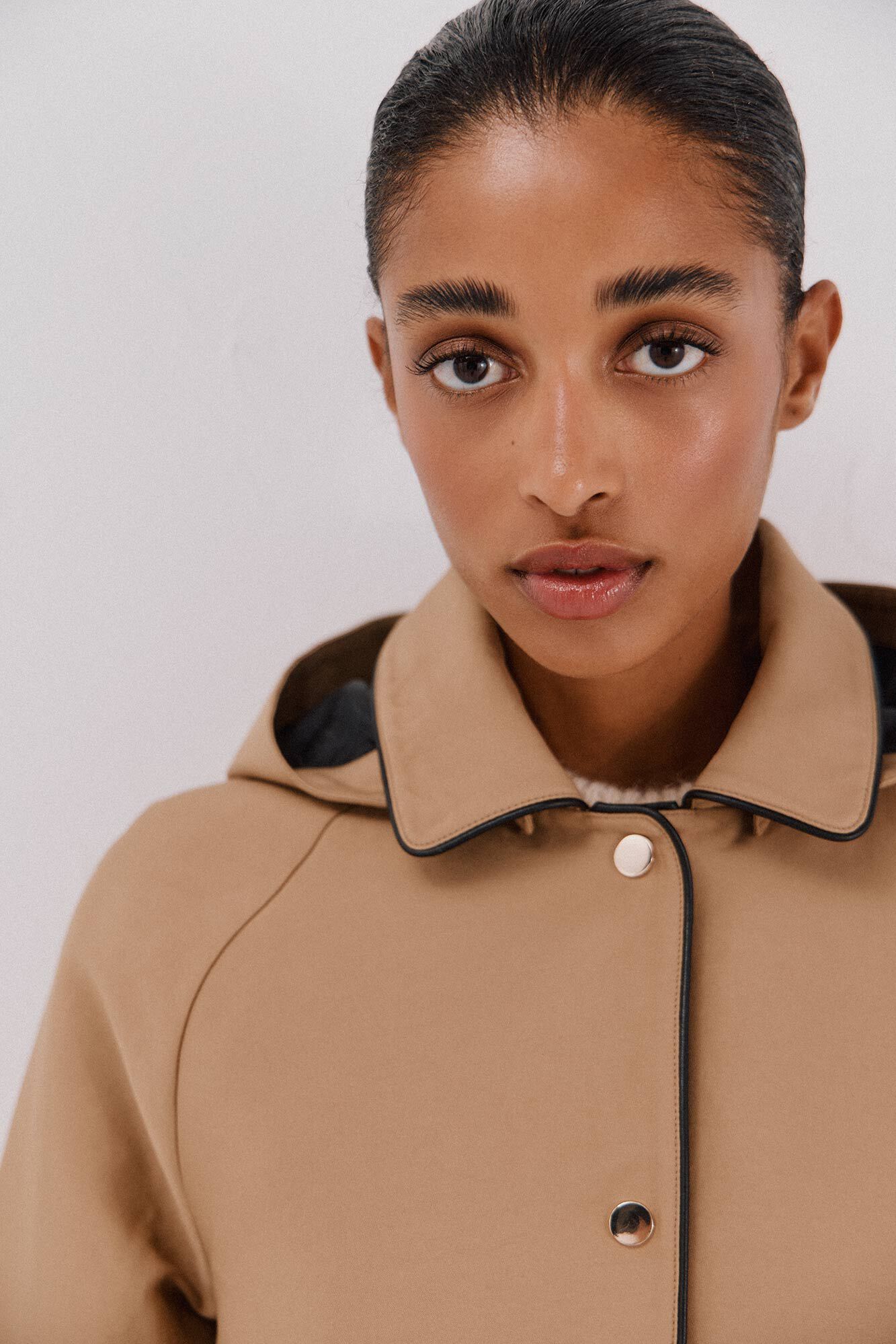 Cortefiel Gabardina con tejido satinado