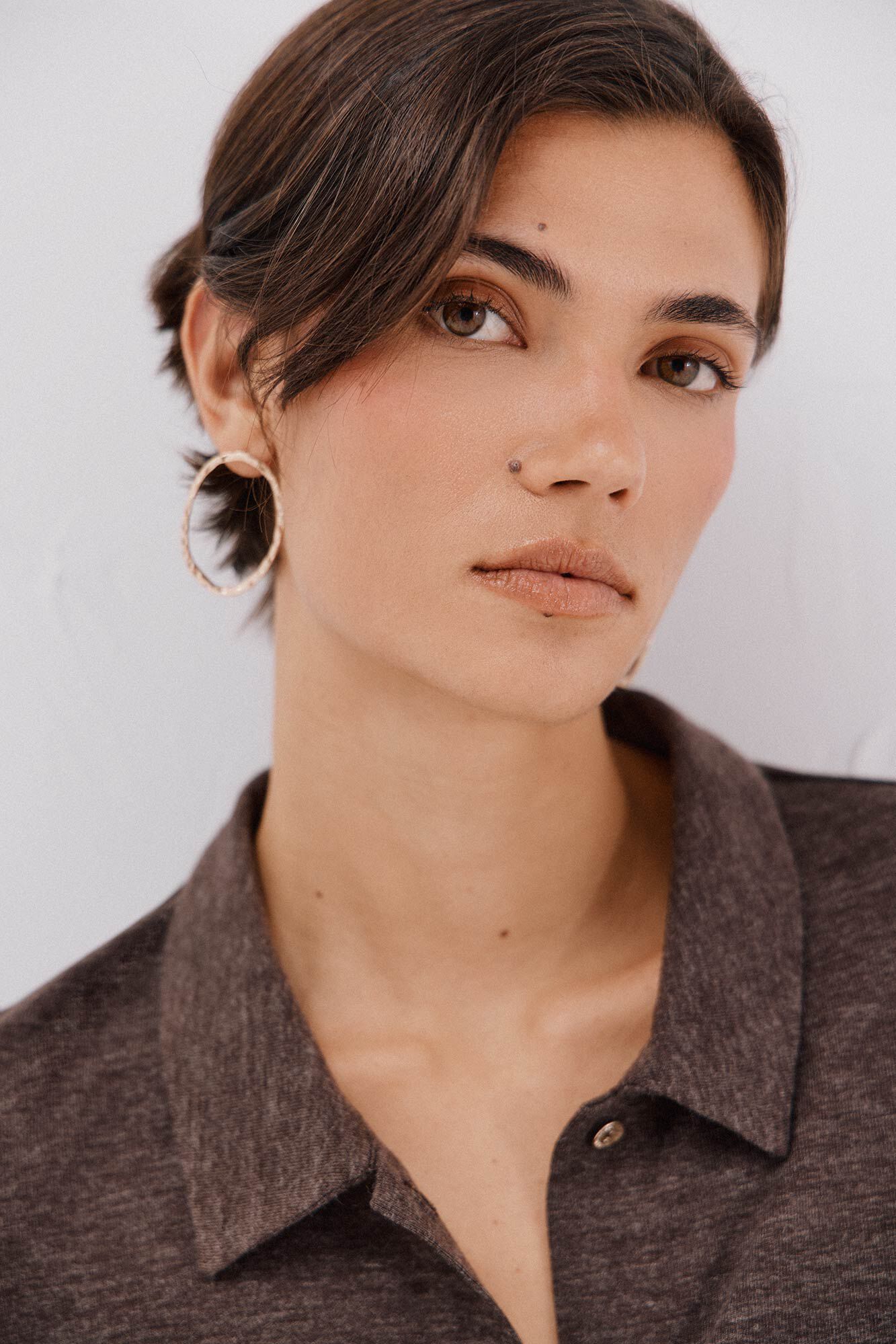 Cortefiel Camisa el&aacute;stica botones Marr&oacute;n oscuro