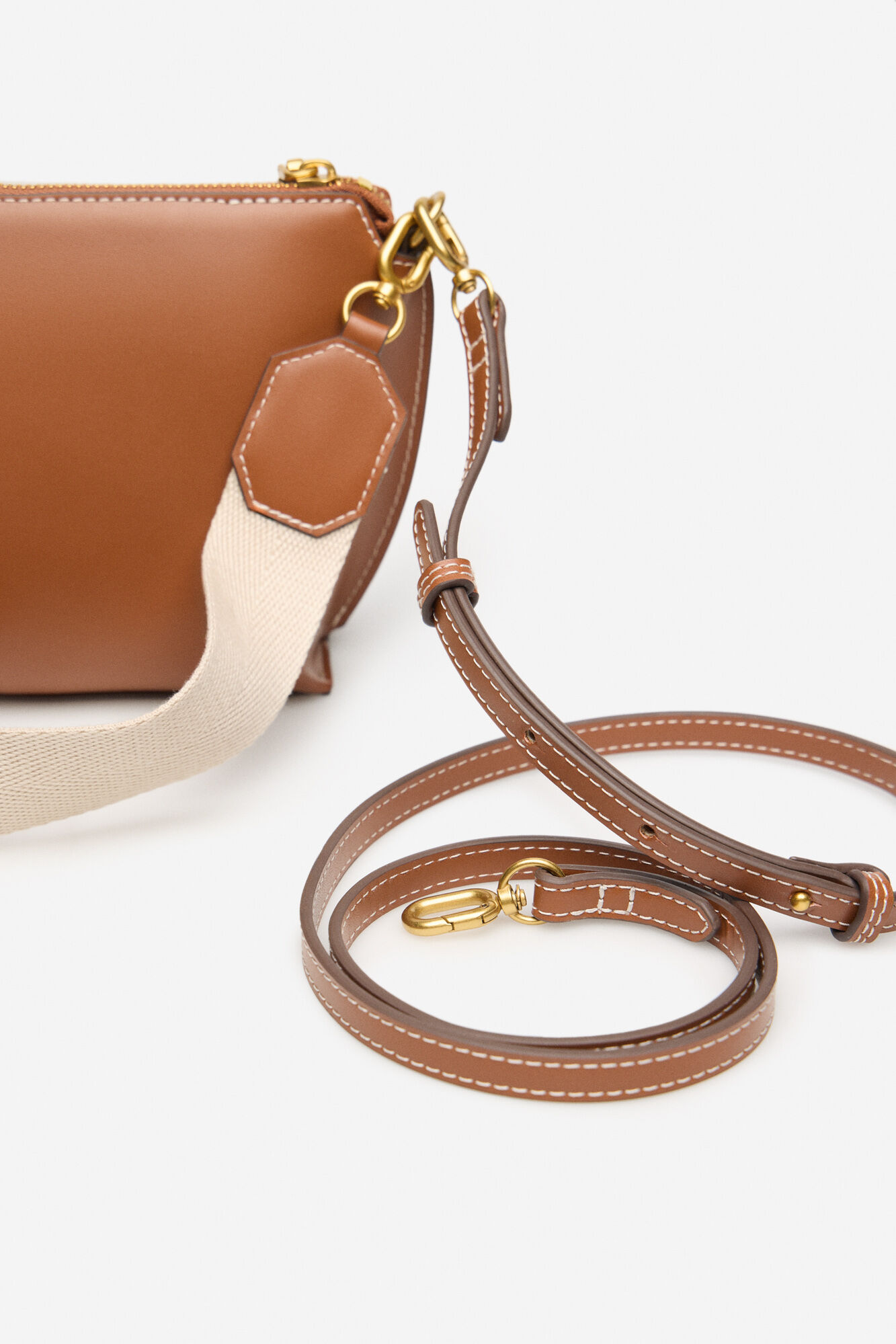 Cortefiel Bandolera b&aacute;sica pespuntes Marr&oacute;n