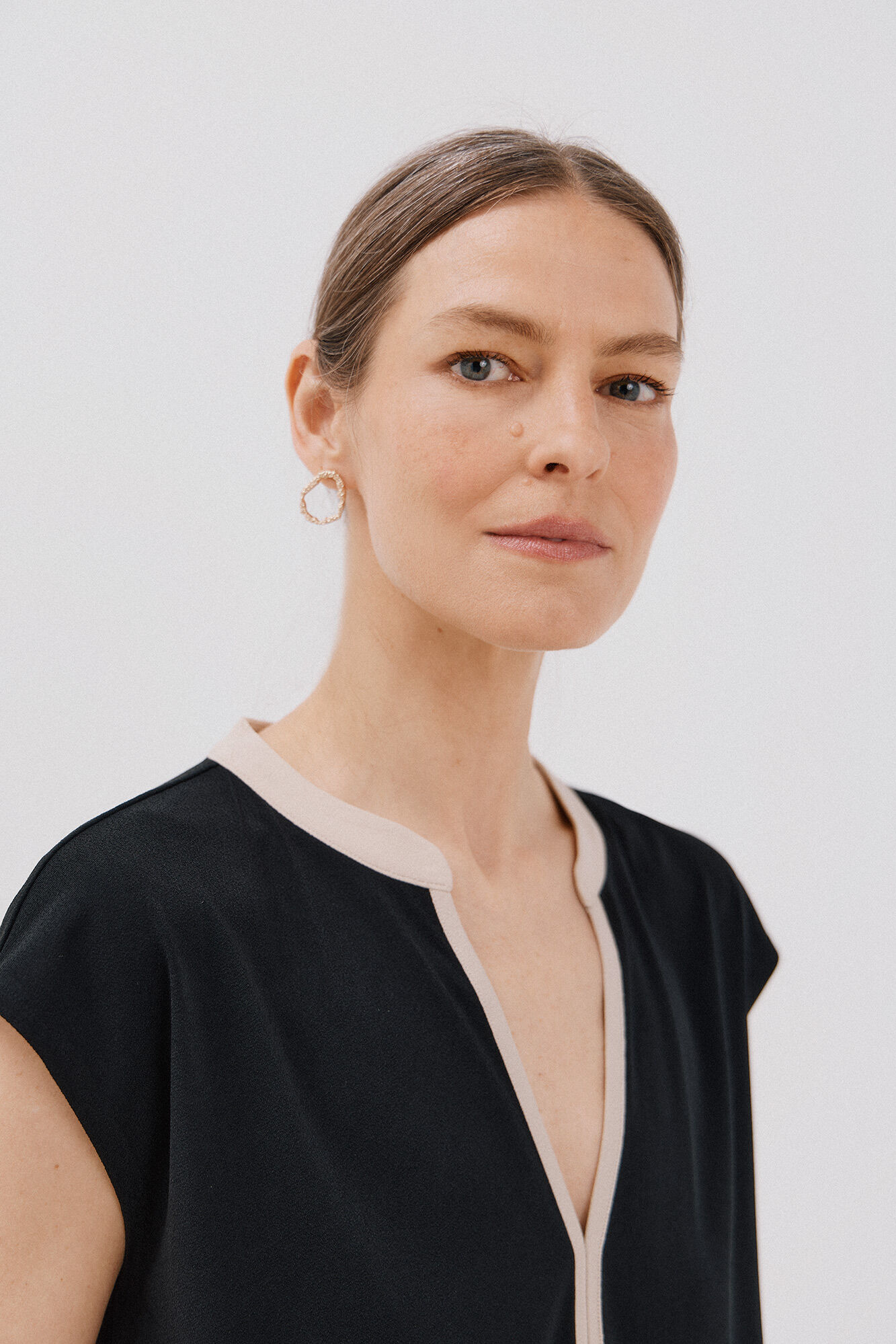 Cortefiel Playera b&aacute;sica sin mangas cuello mao Negro