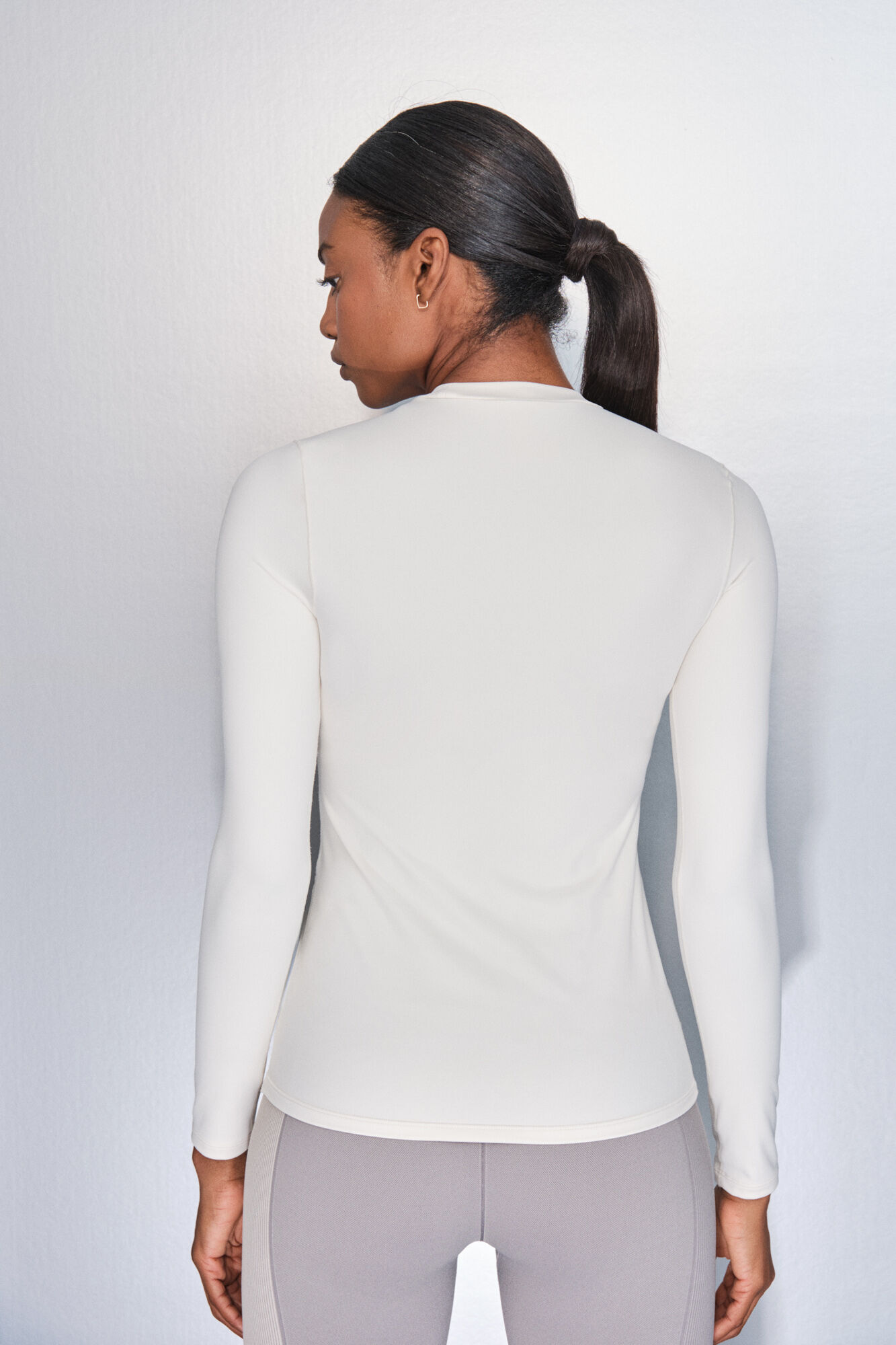 Dash and Stars Playera blanca de manga larga beige