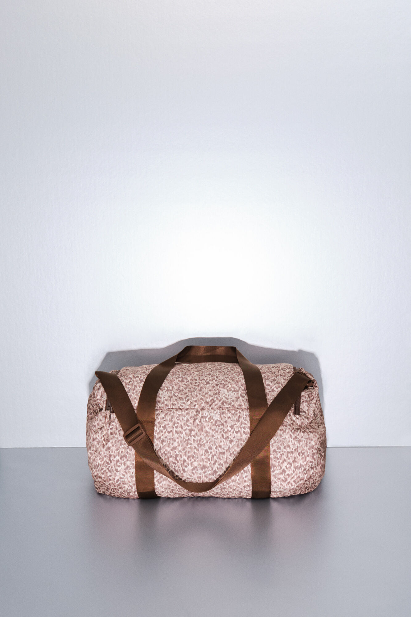 Dash and Stars Bolsa deportivo plegable con estampado animal . nude