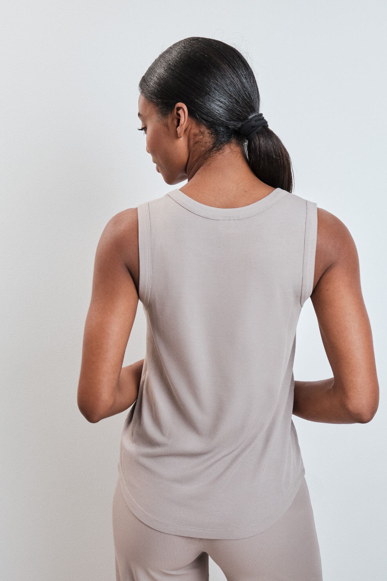 Dash and Stars Playera sin mangas de rib beige caf&eacute;