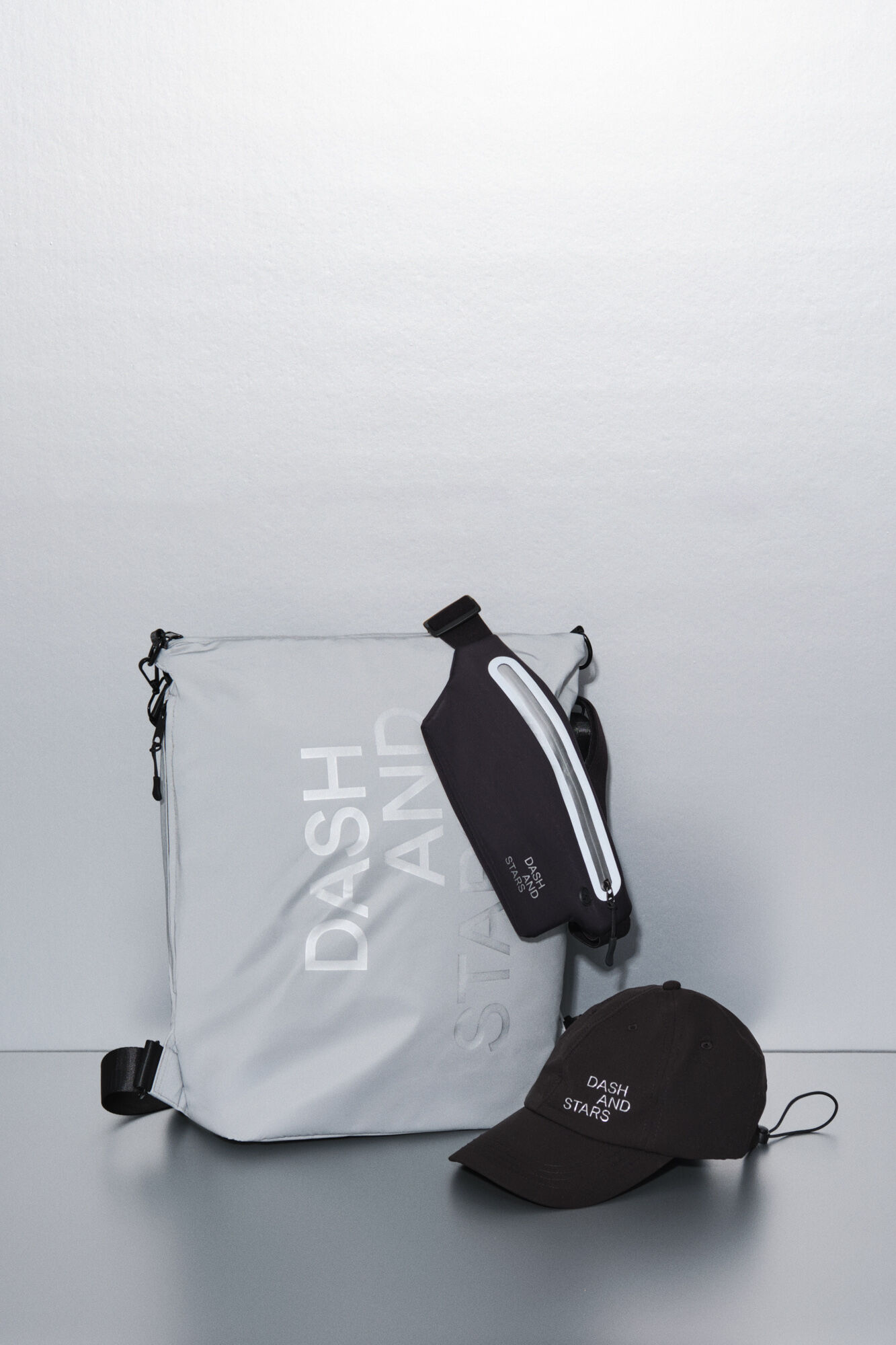 Dash and Stars Mochila multiposici&oacute;n de nailon con efecto met&aacute;lico gris