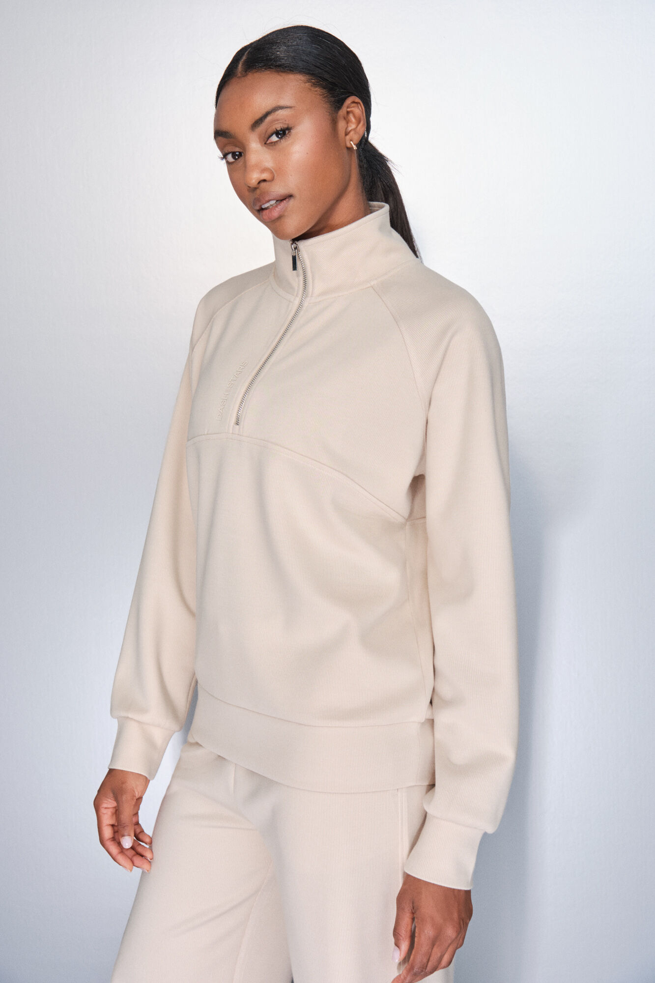 Dash and Stars Sudadera beige con cierre en el cuello caf&eacute;