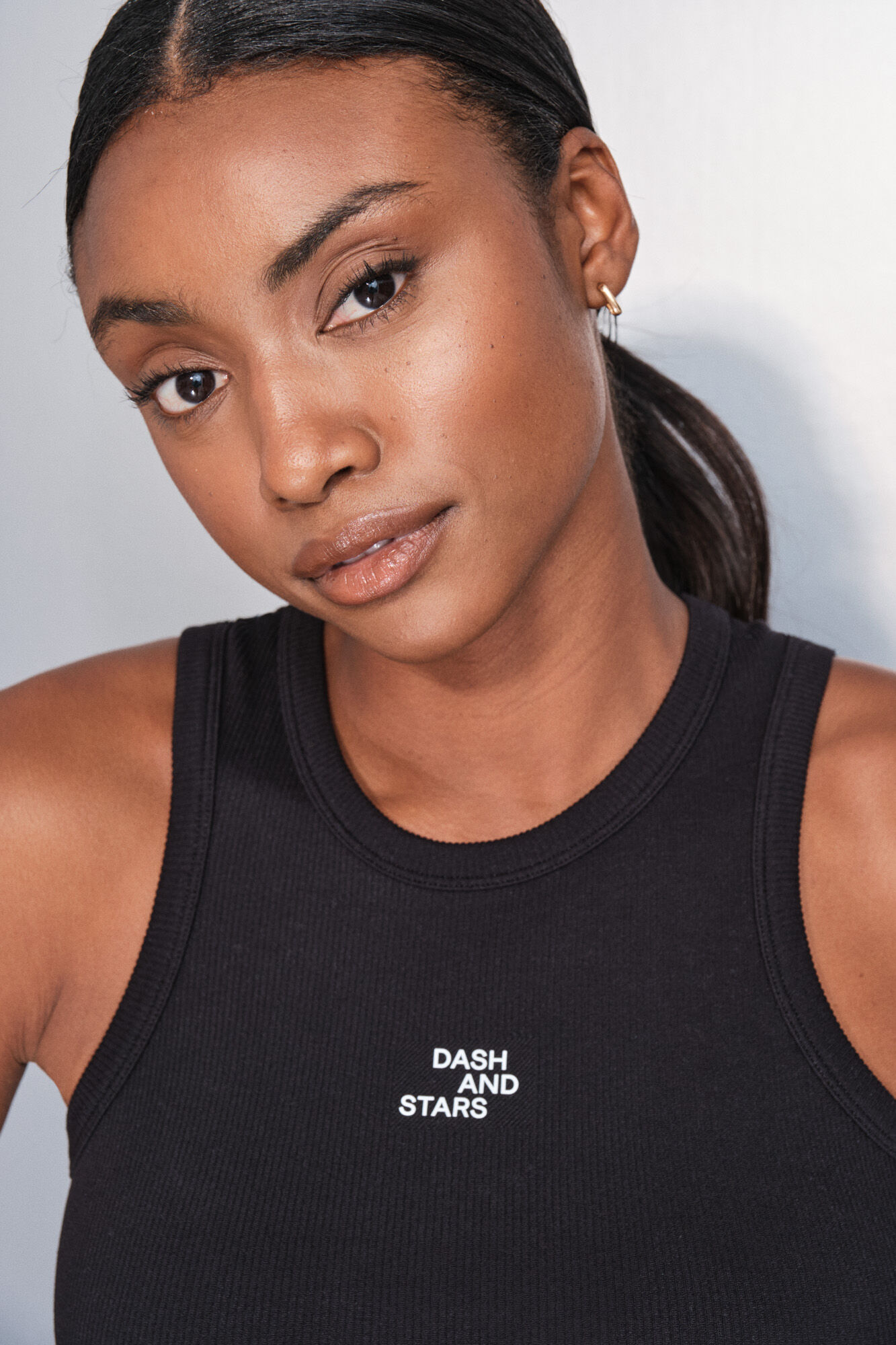 Dash and Stars Playera de algod&oacute;n acanalado negra con cuello cuello halter negro