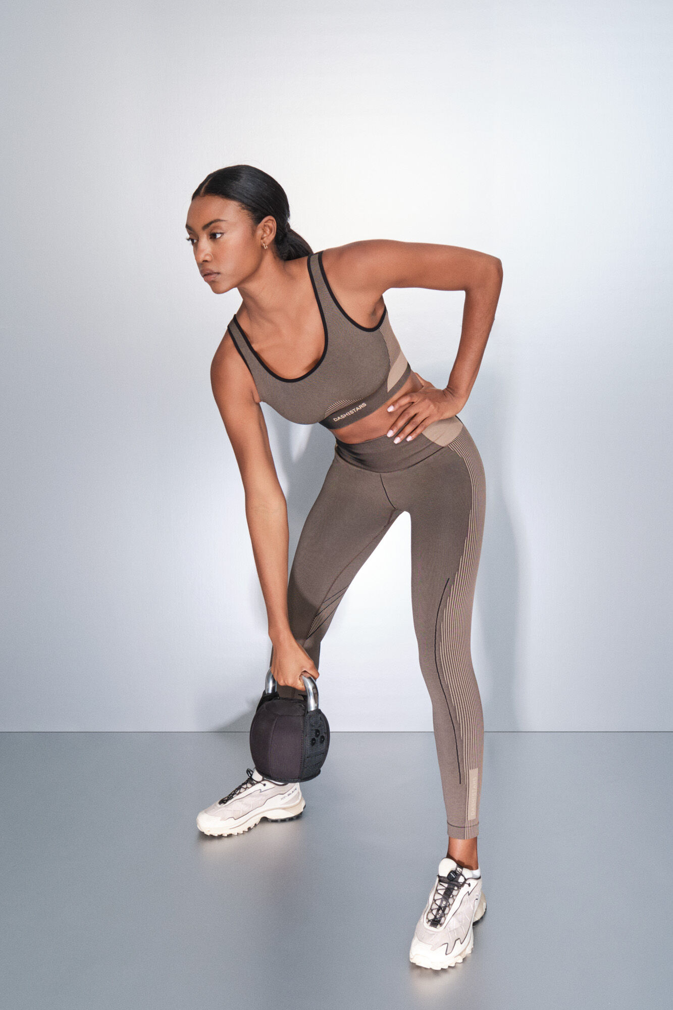 Dash and Stars Brasier deportivo marr&oacute;n SIN COSTURAS FIT