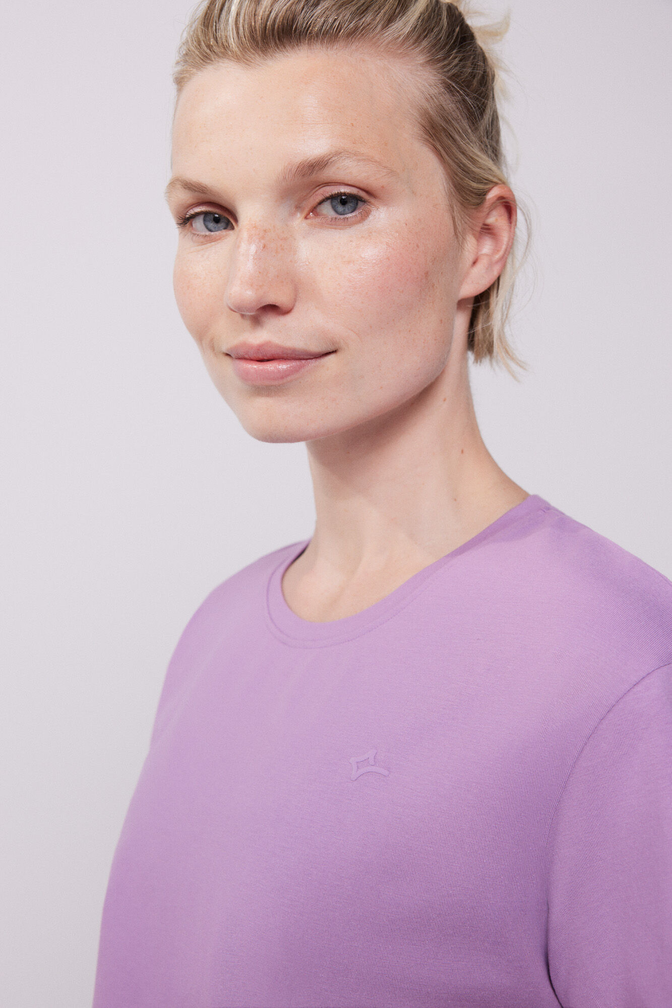 Dash and Stars Camiseta cropped manga corta morada estampado