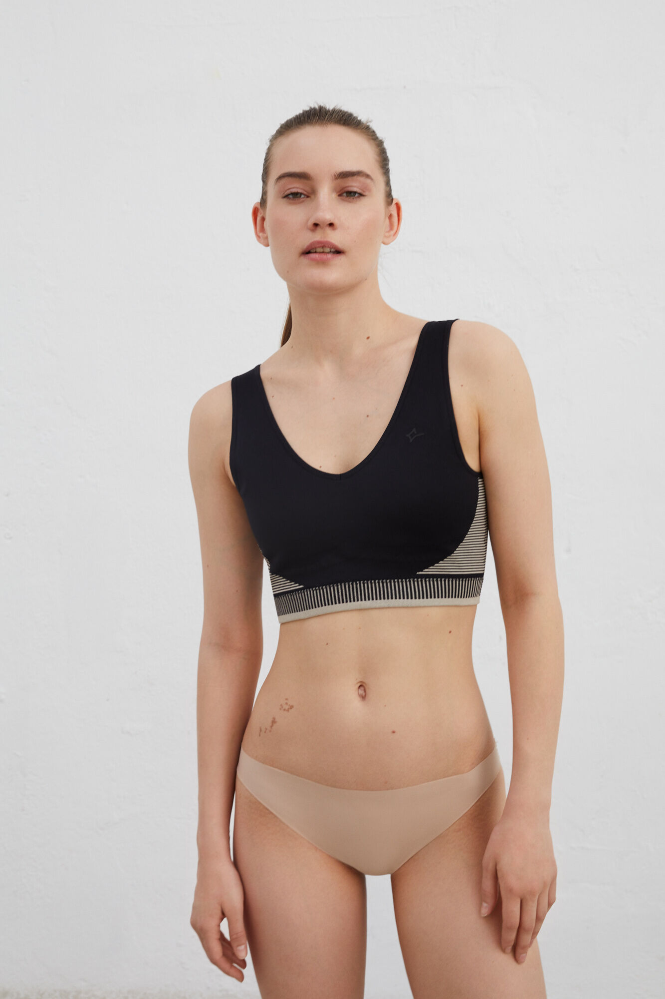 Dash and Stars Pack de 2 panties cl&aacute;sica color nude cortadas a l&aacute;ser