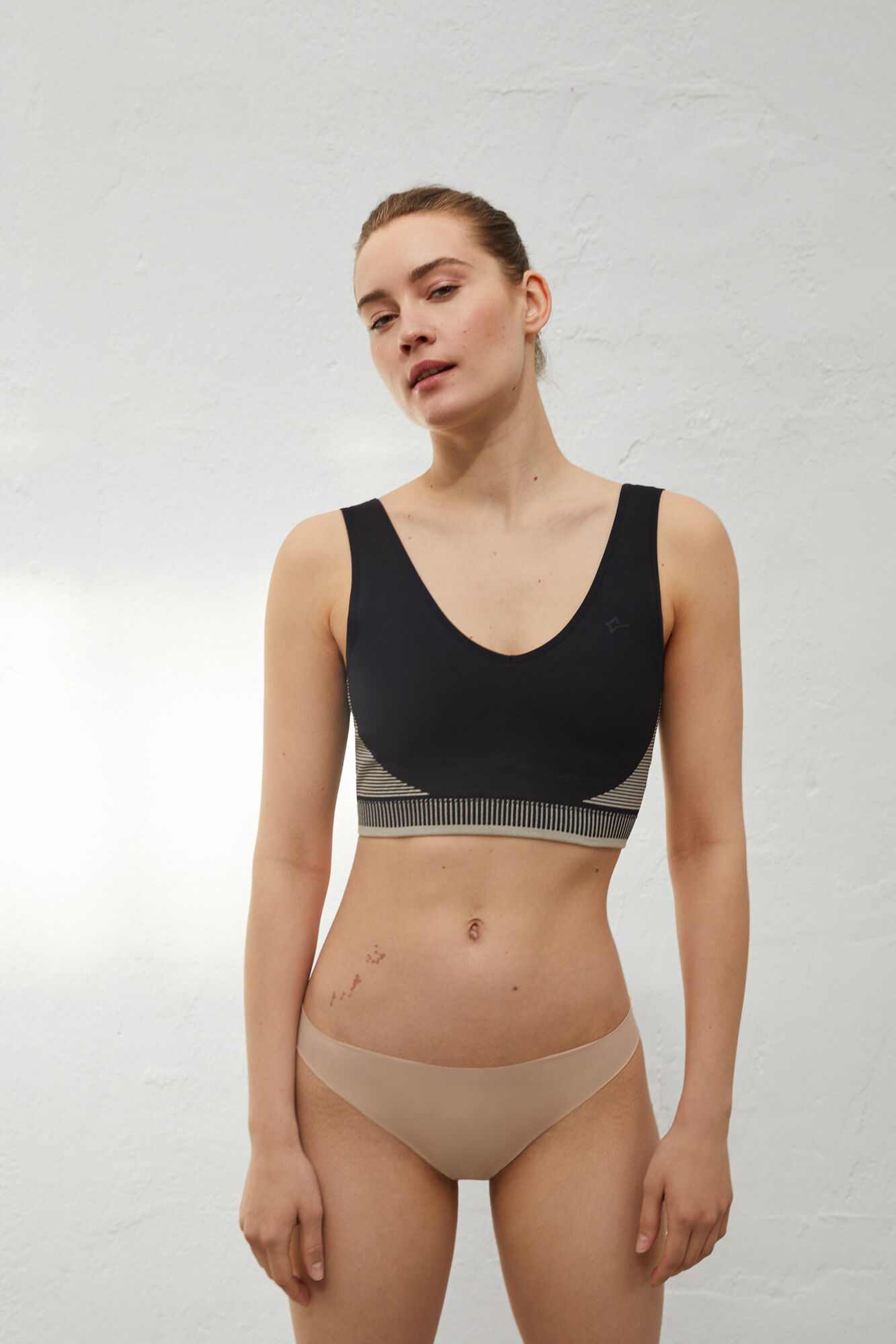 Dash and Stars Pack de 2 panties brasile&ntilde;as cortadas a l&aacute;ser en color nude